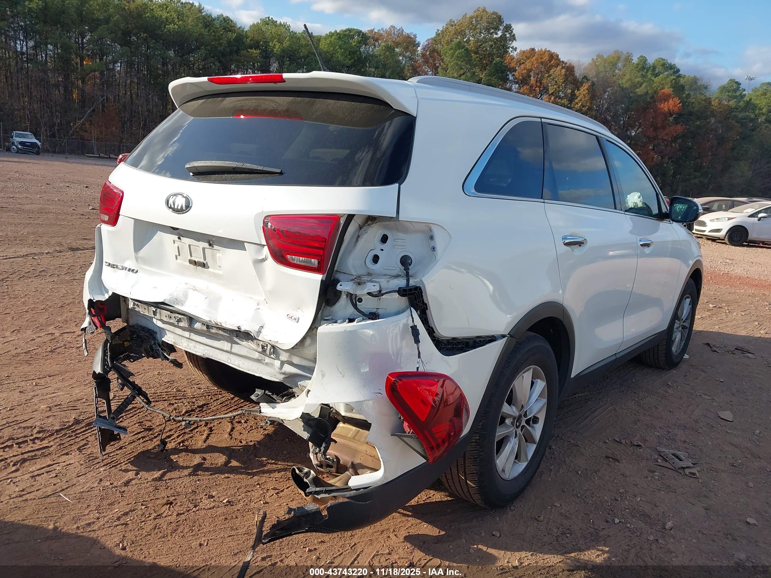 KIA SORENTO image 4