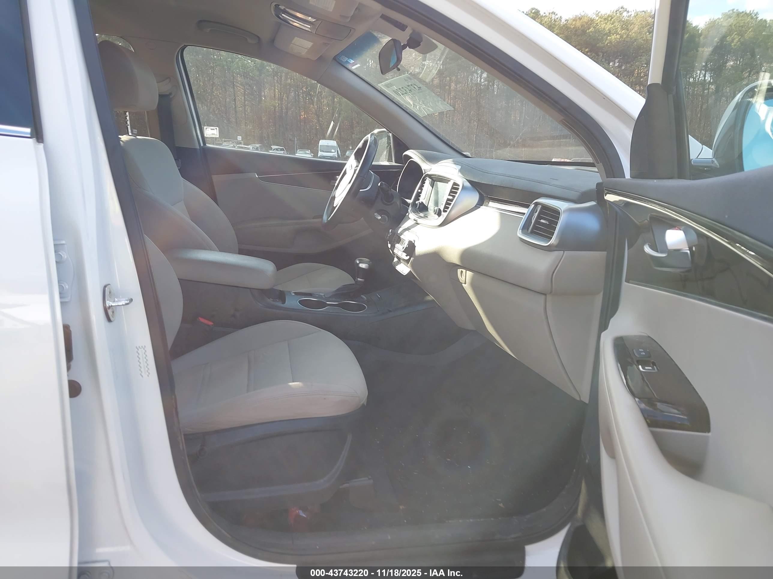 KIA SORENTO image 5