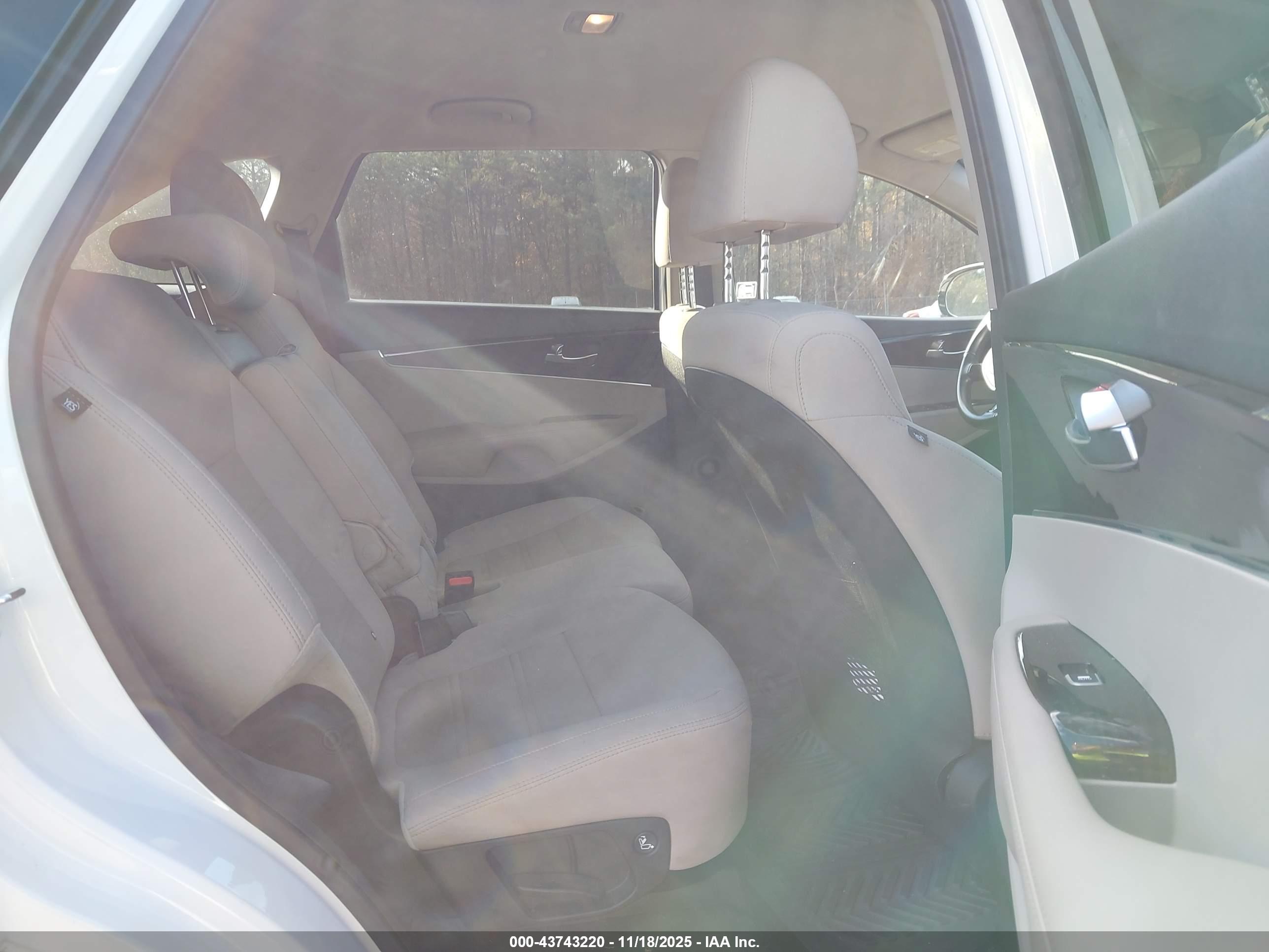 KIA SORENTO image 8