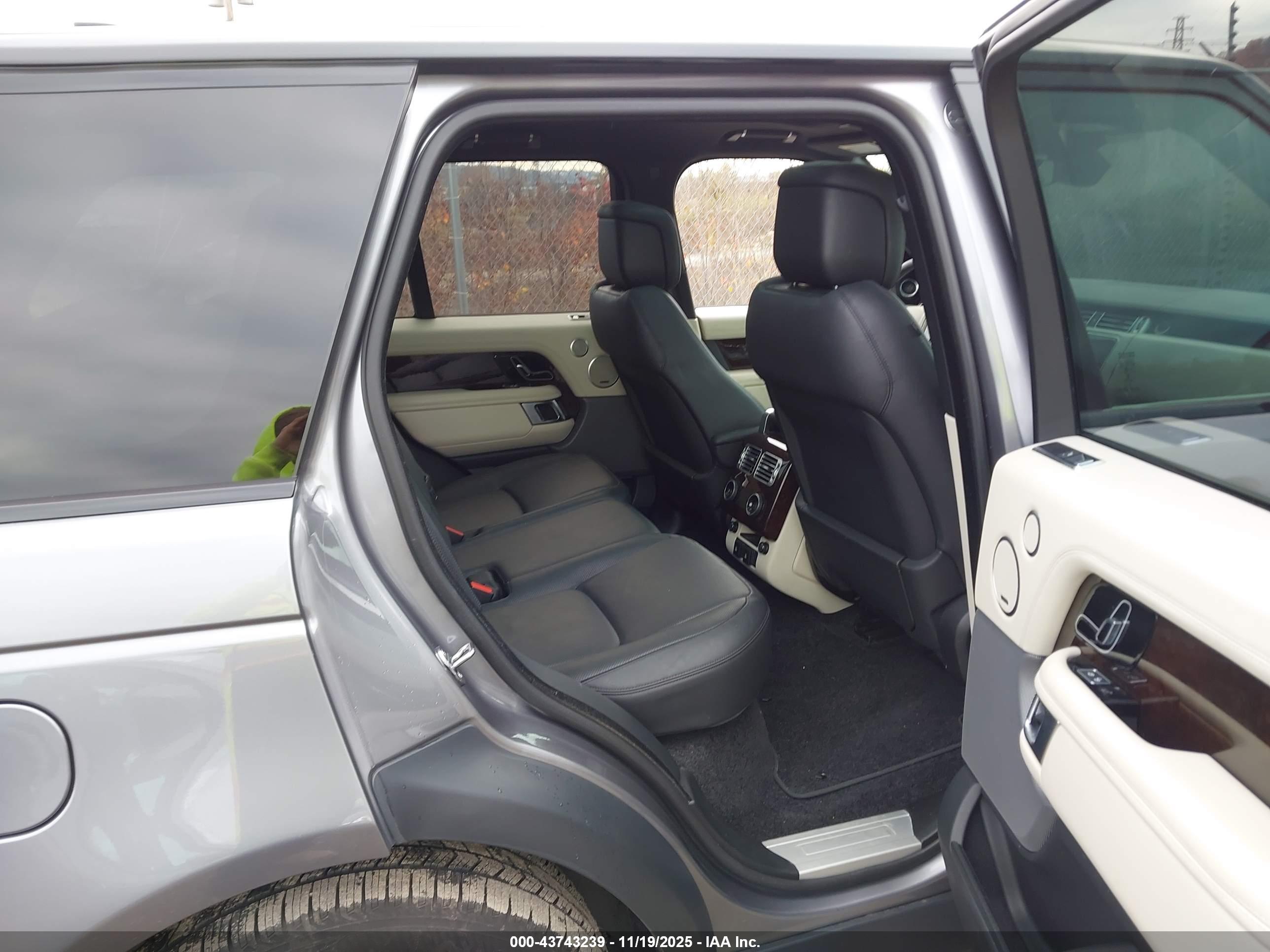 LAND ROVER image 8