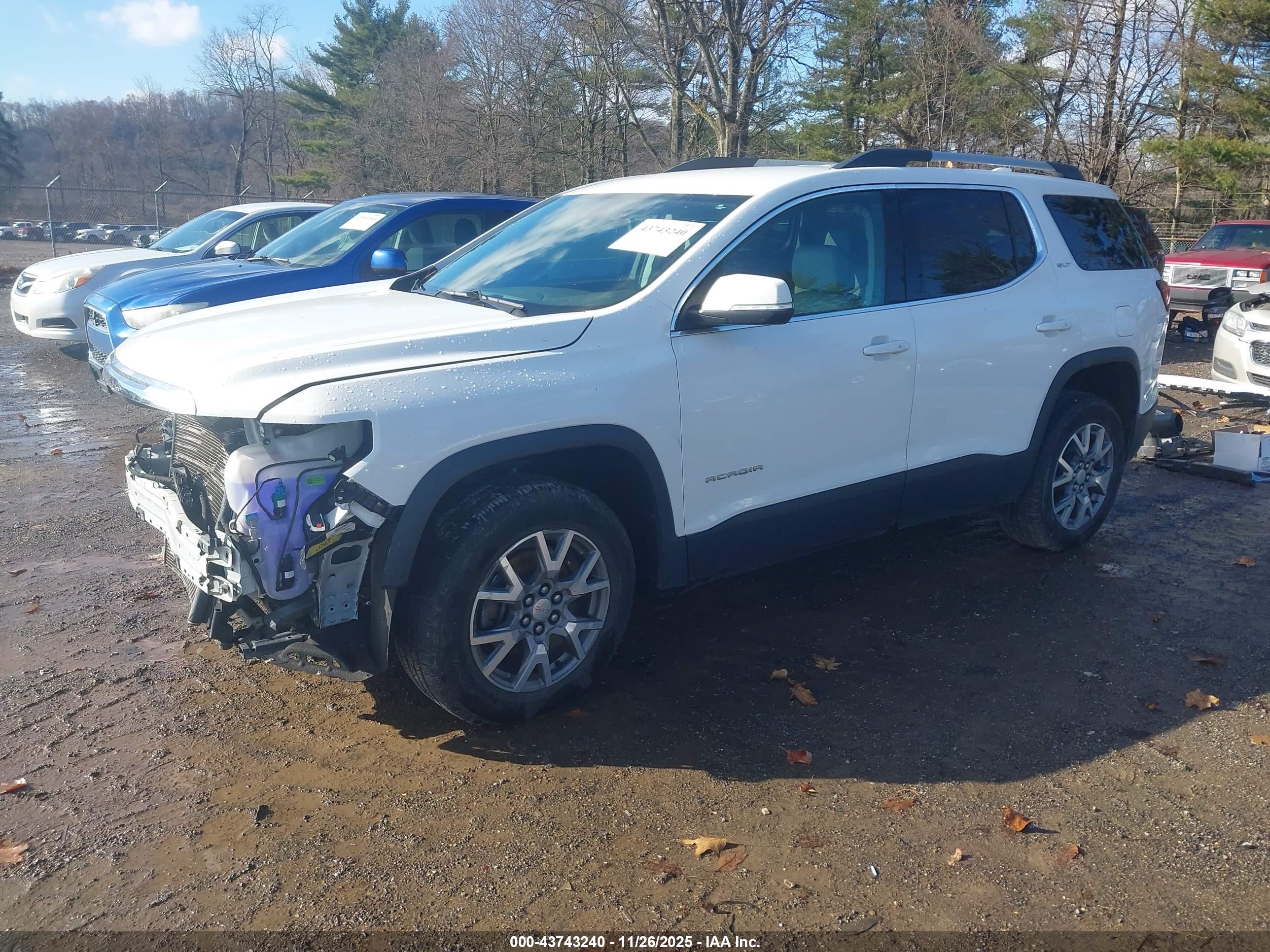 GMC ACADIA image 2