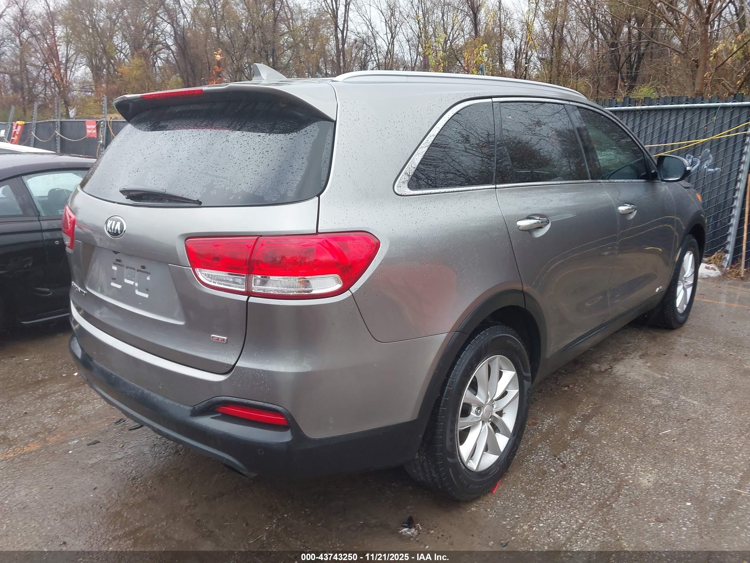 KIA SORENTO image 4