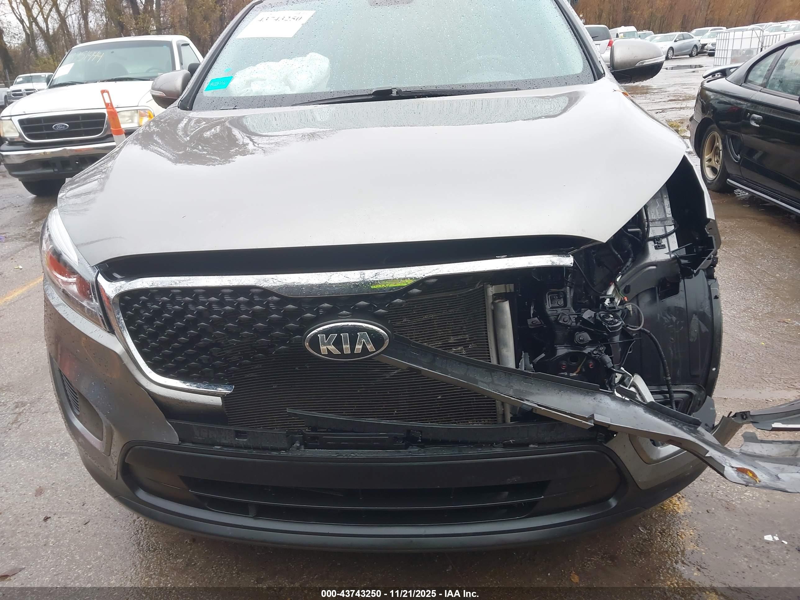 KIA SORENTO image 6