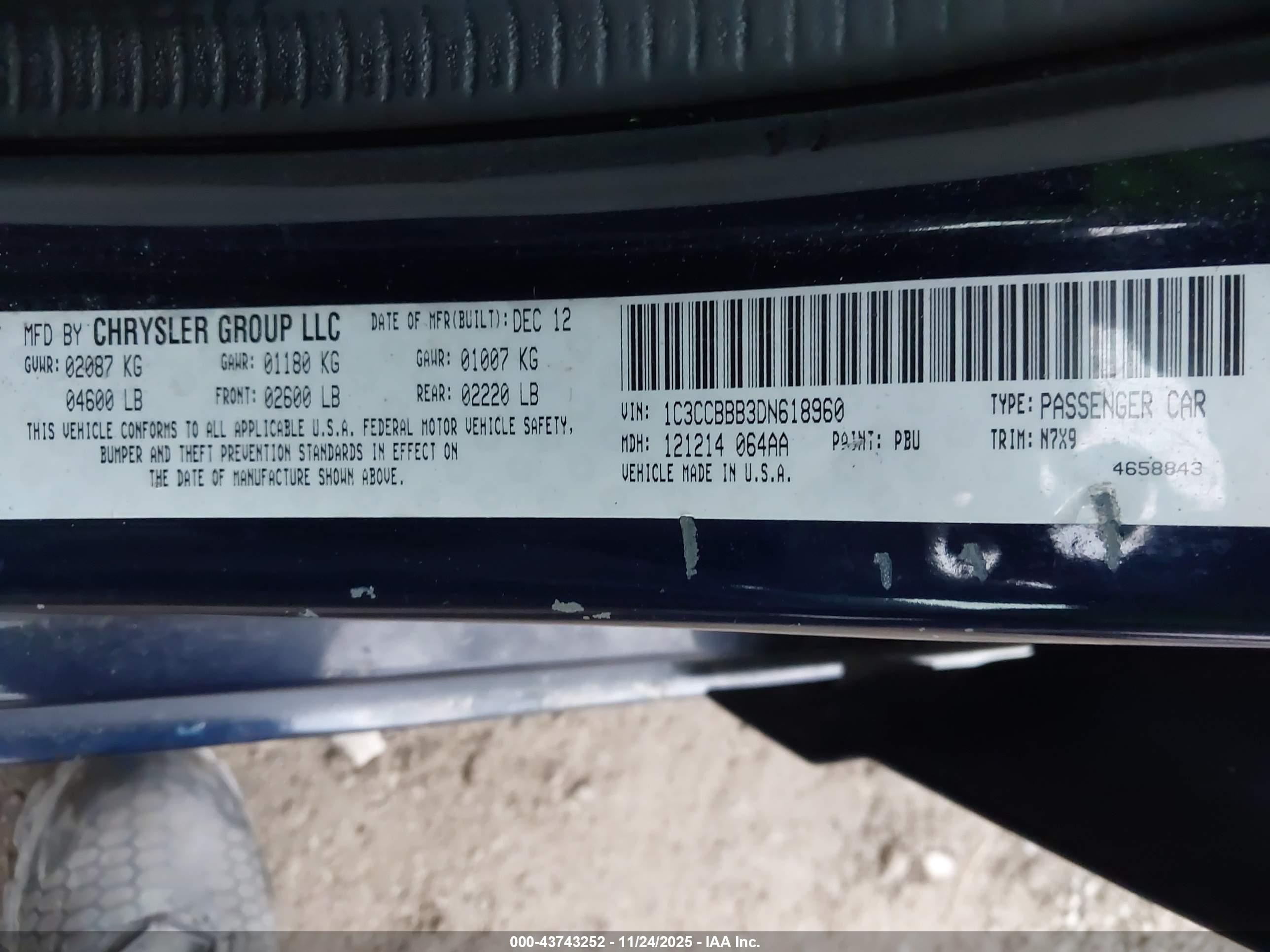 CHRYSLER 200 image 9