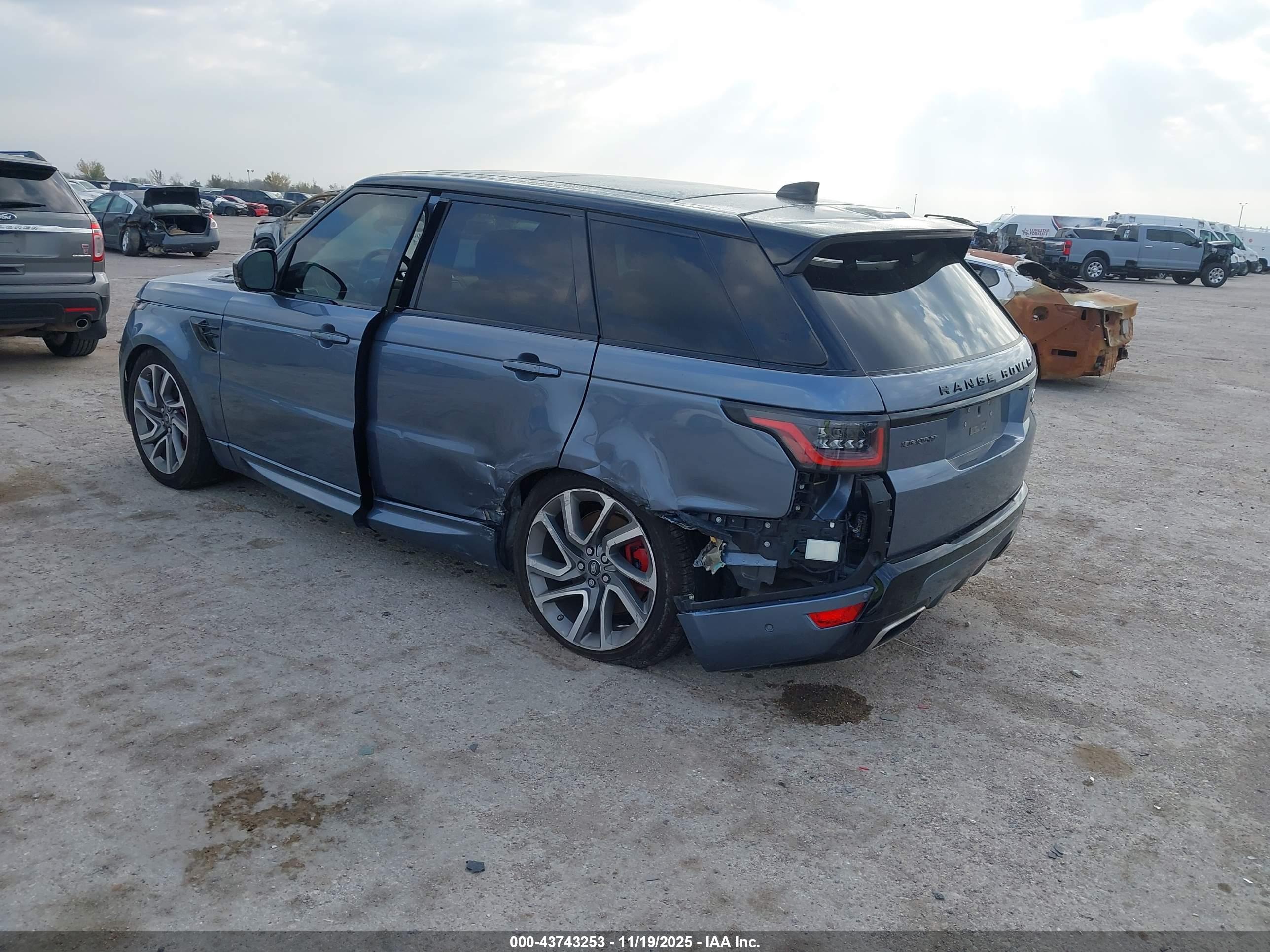 LAND ROVER image 3