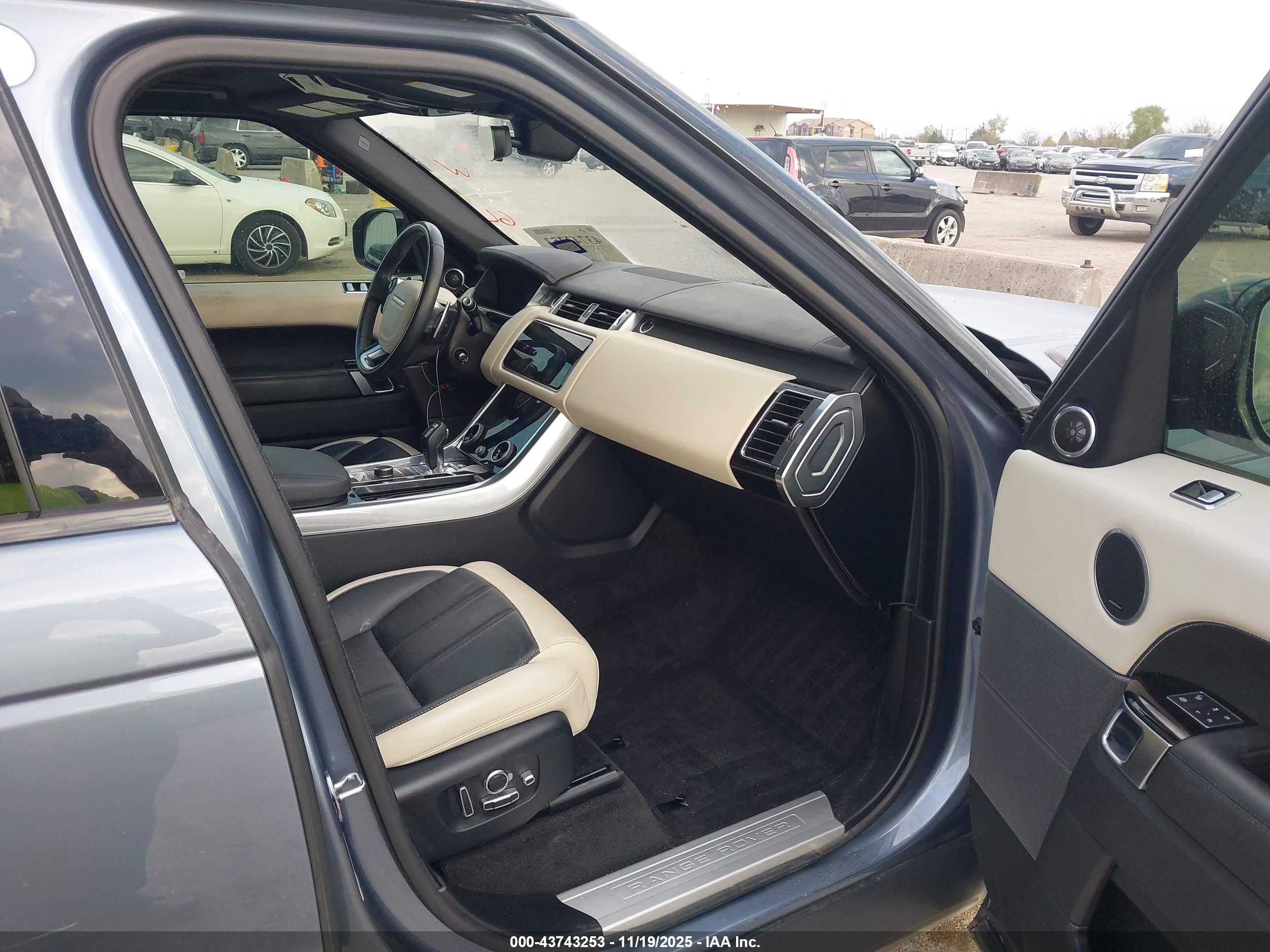 LAND ROVER image 5