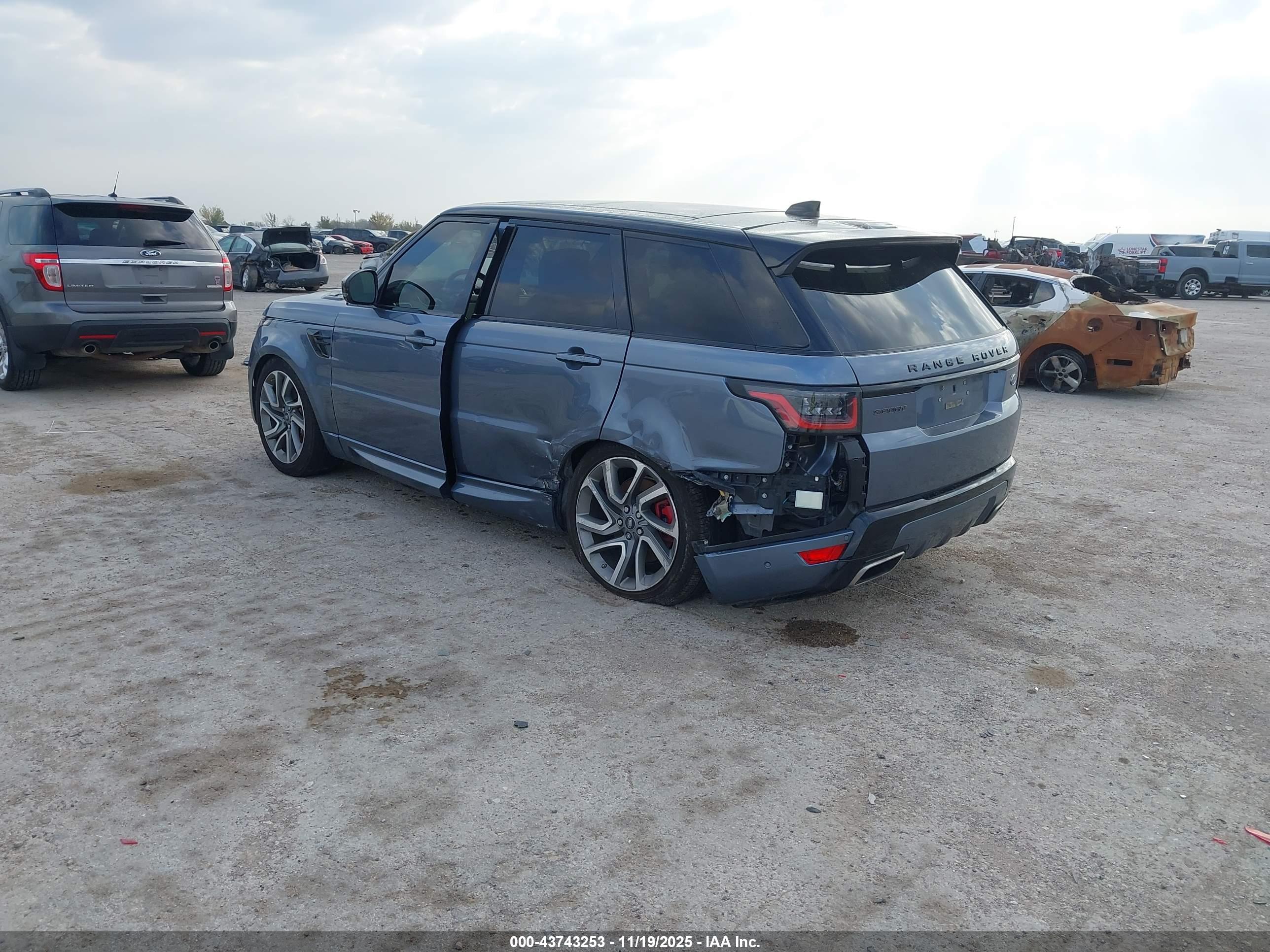 LAND ROVER image 6