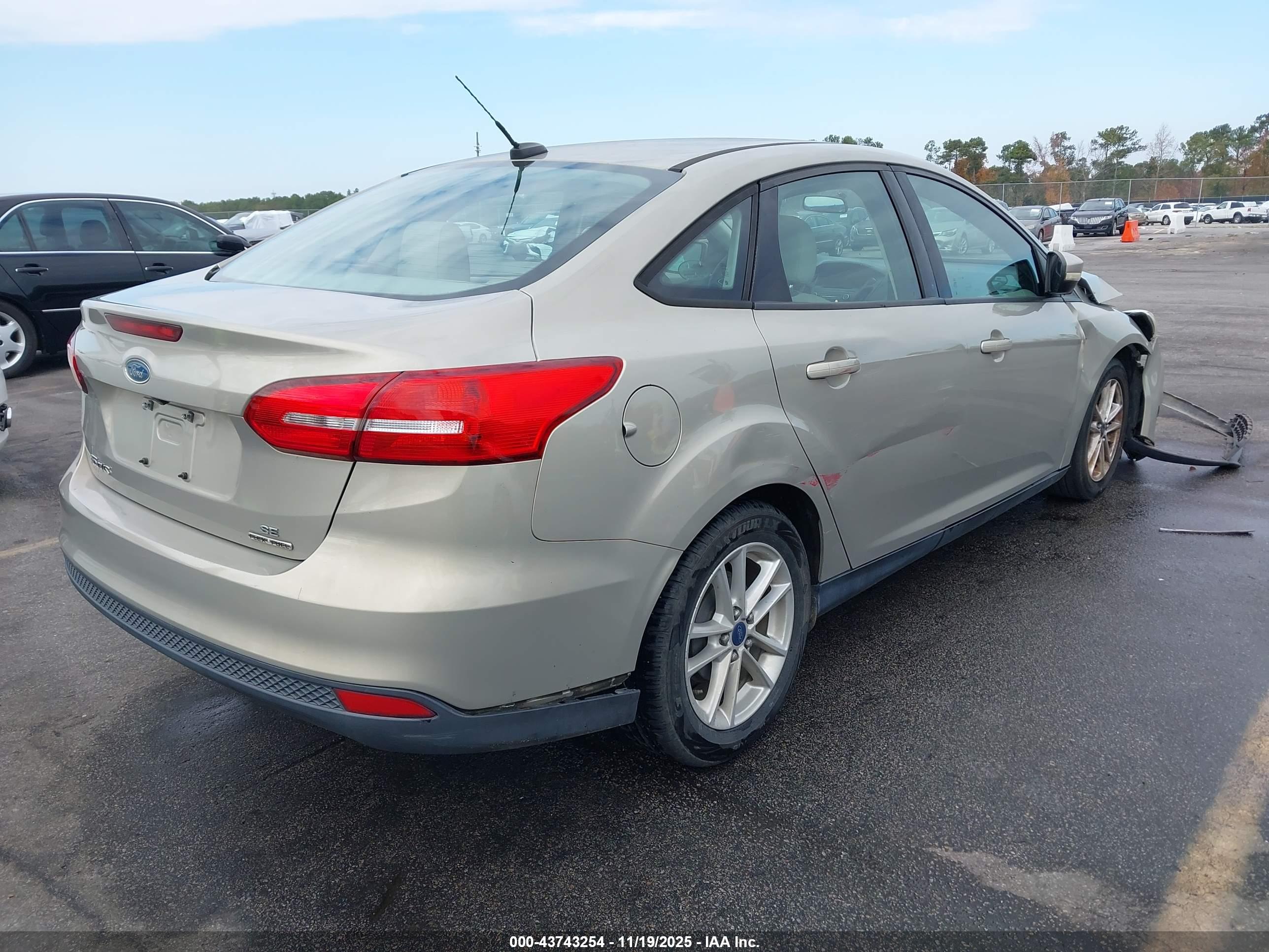 FORD FOCUS image 4