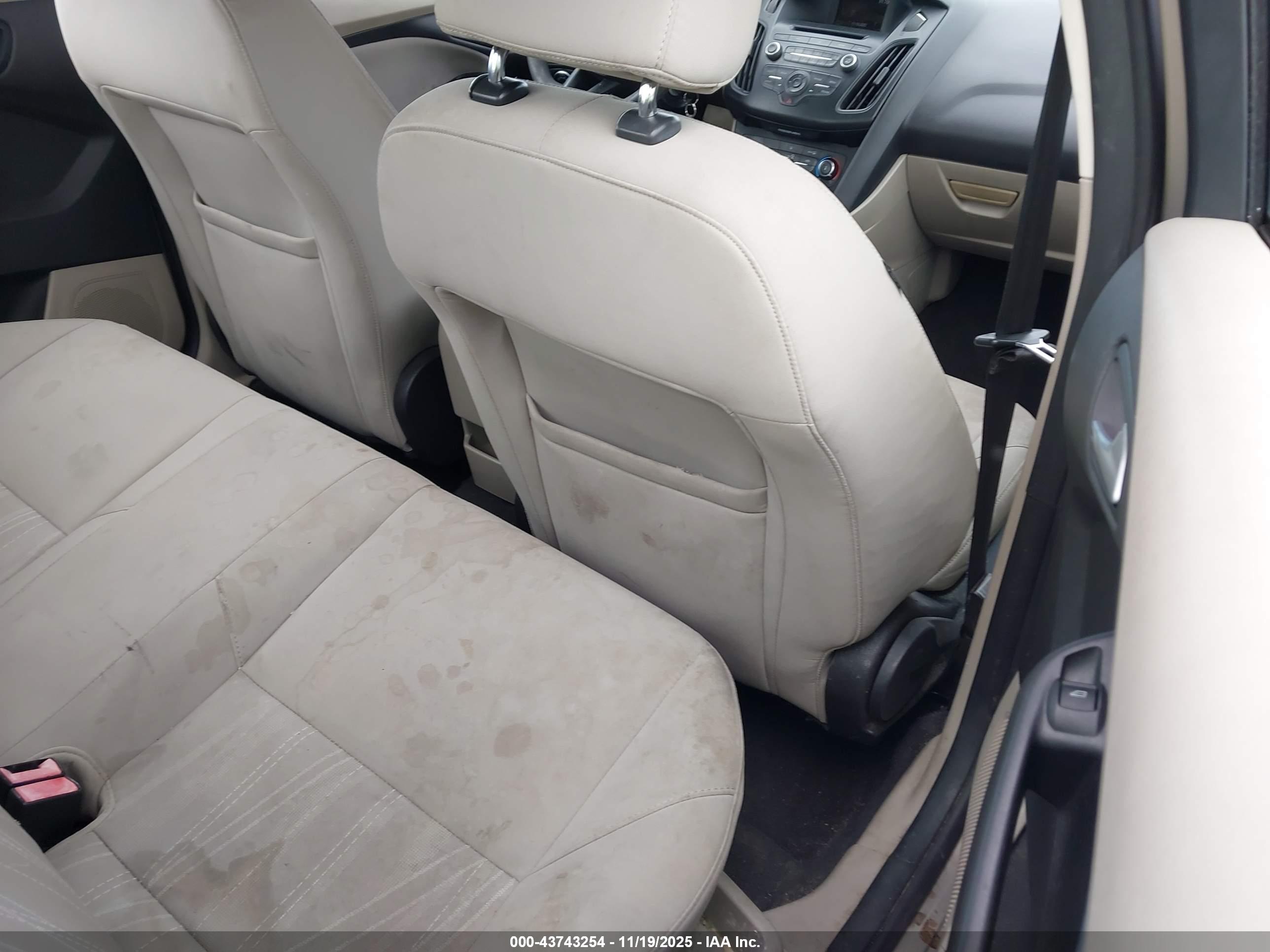 FORD FOCUS image 8