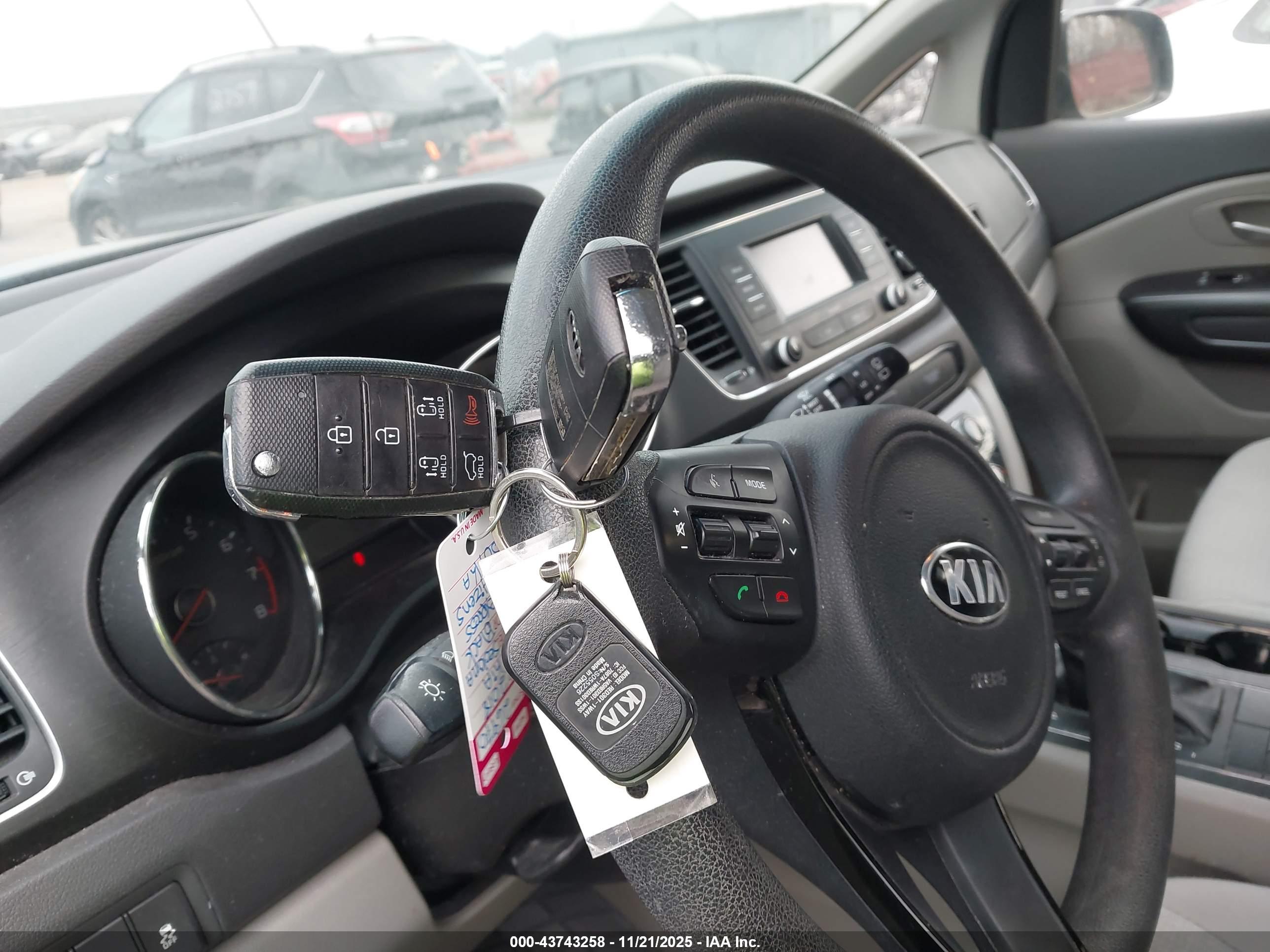 KIA SEDONA image 11