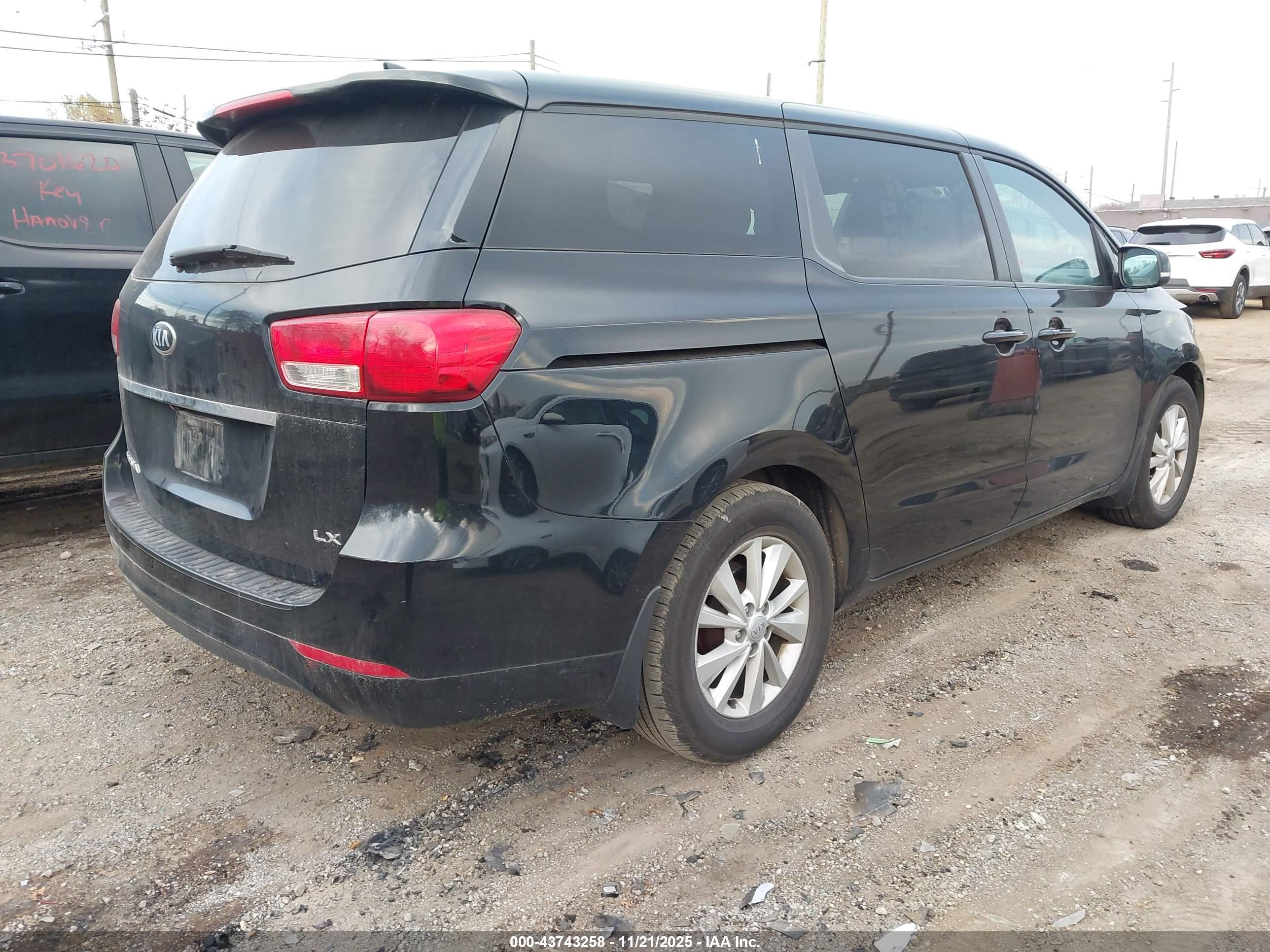 KIA SEDONA image 4