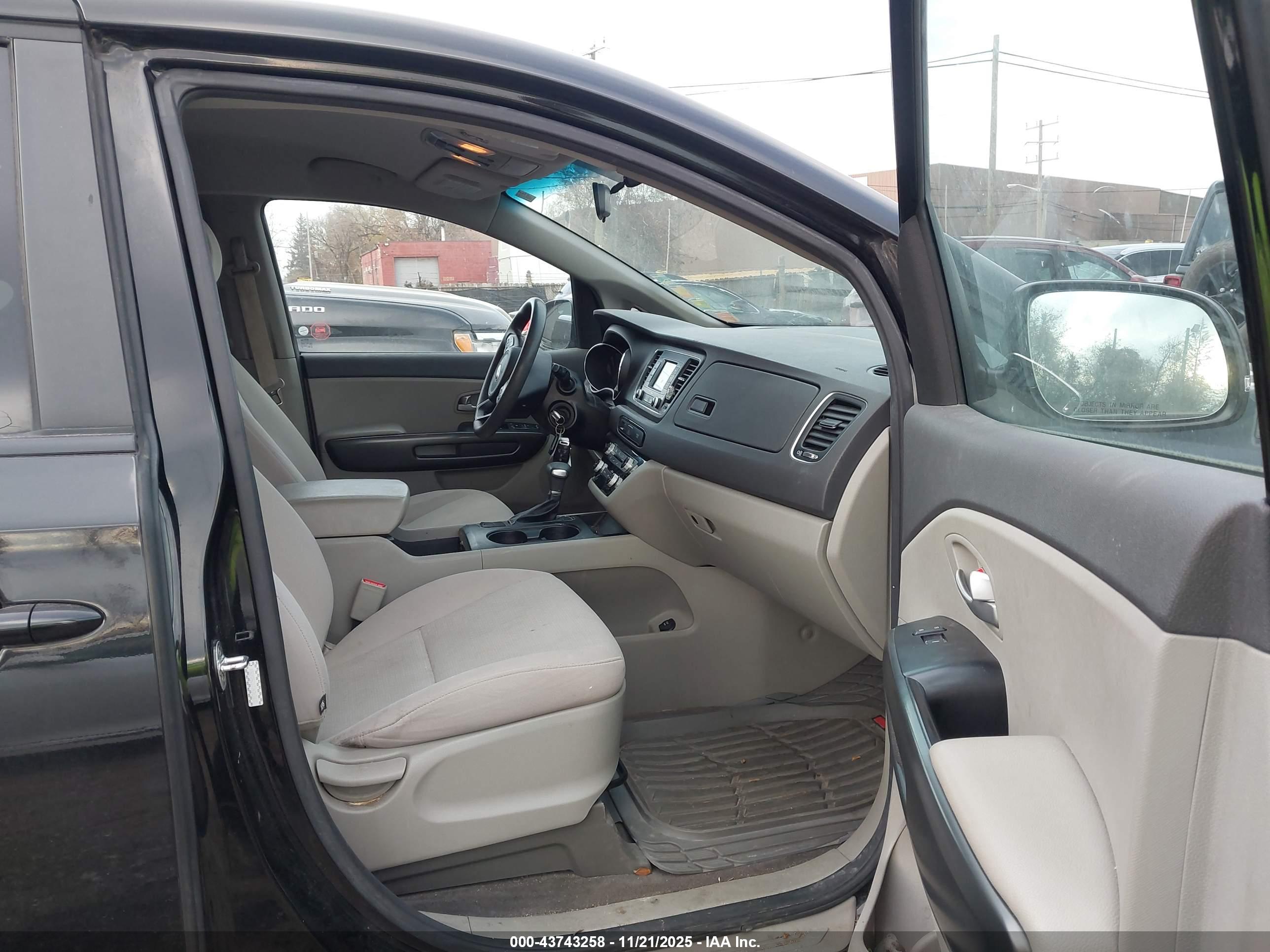KIA SEDONA image 5