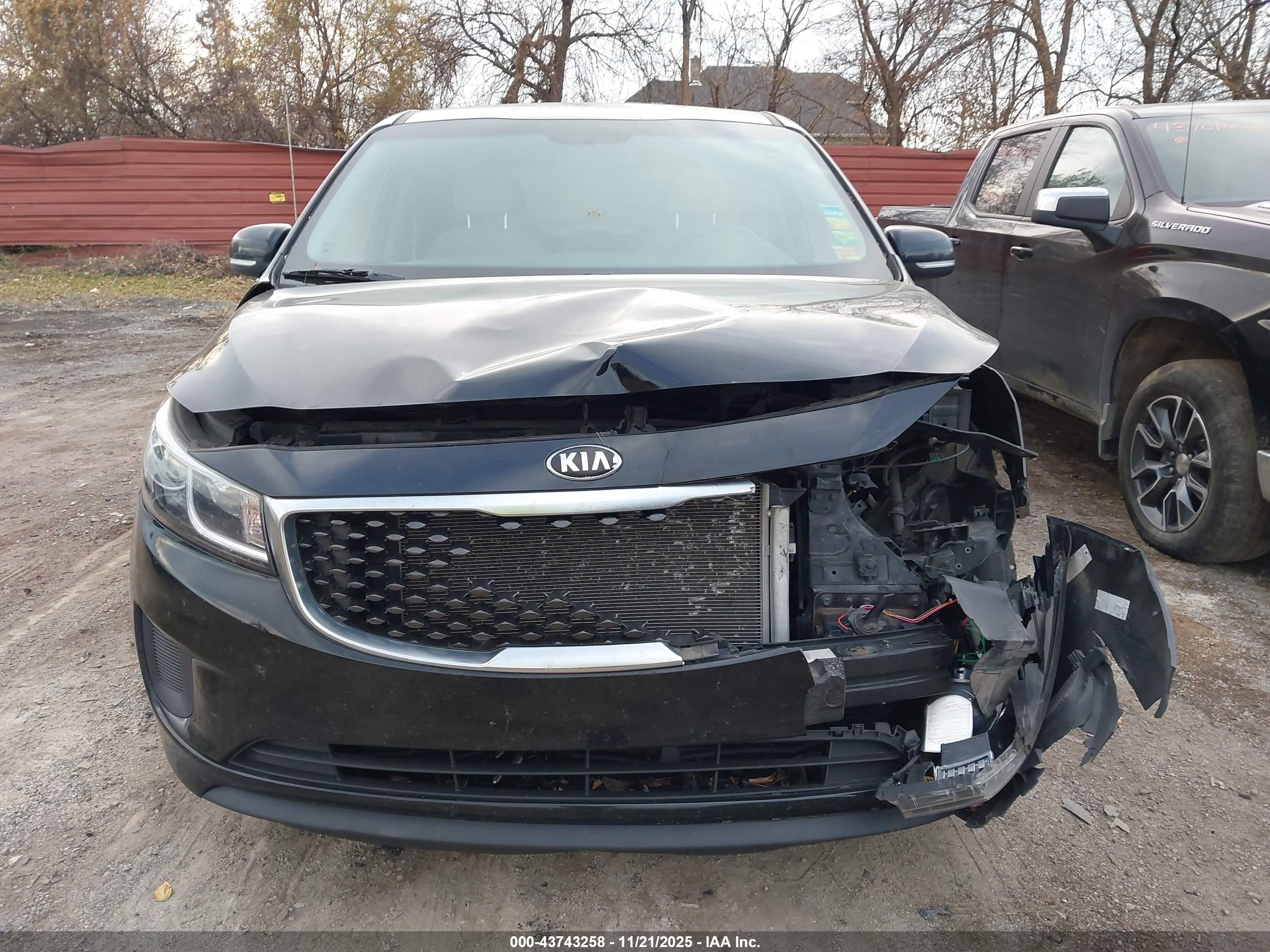KIA SEDONA image 6
