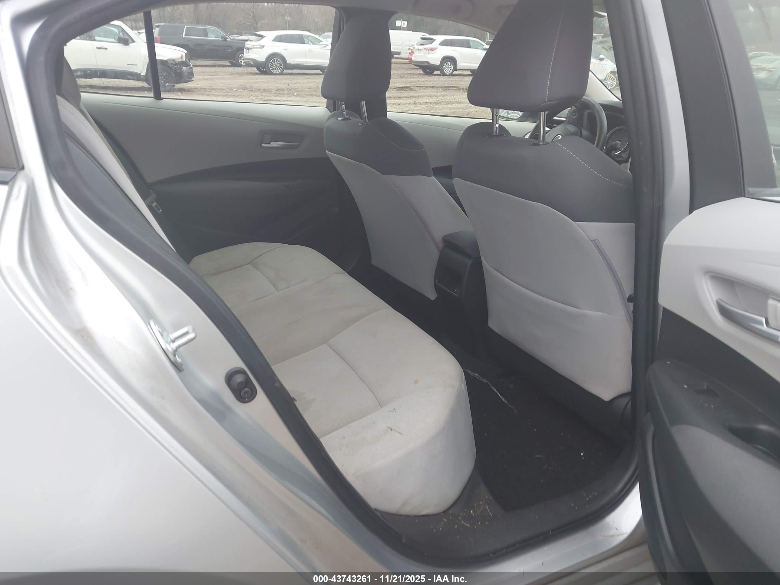 TOYOTA COROLLA image 8