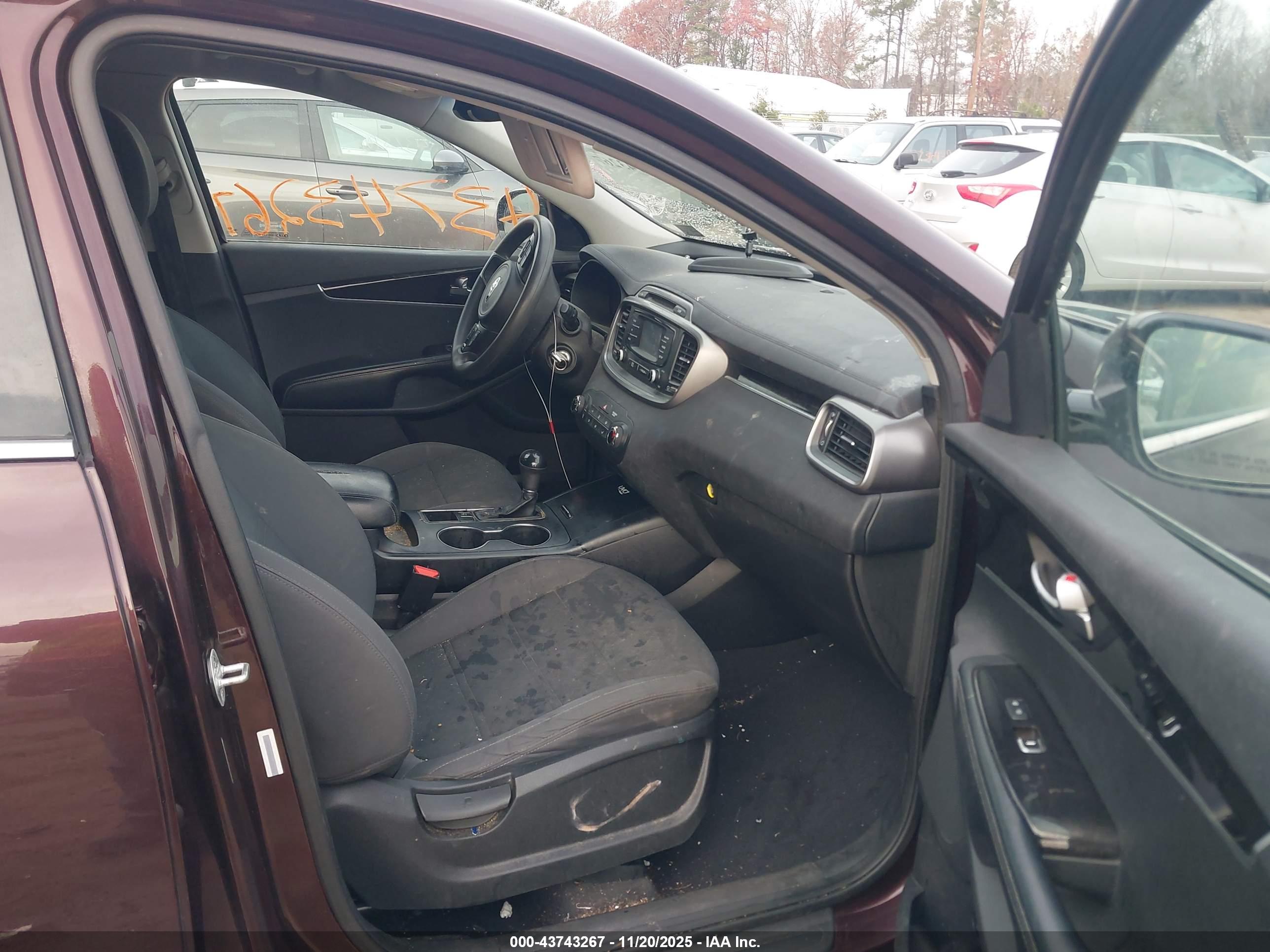 KIA SORENTO image 5