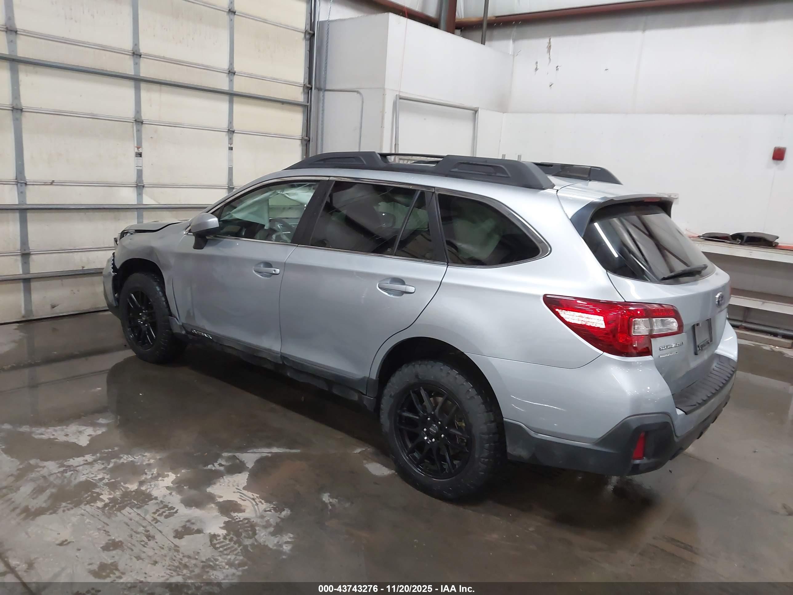 SUBARU OUTBACK image 3