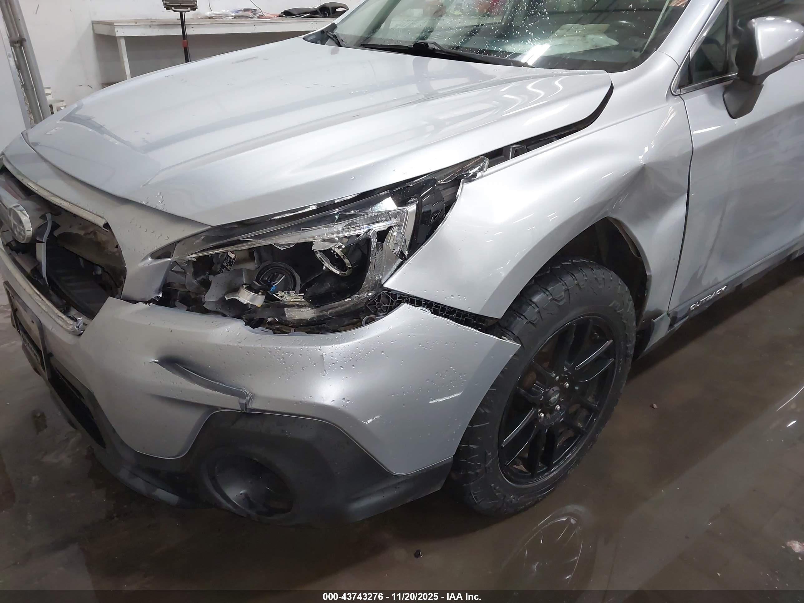 SUBARU OUTBACK image 6