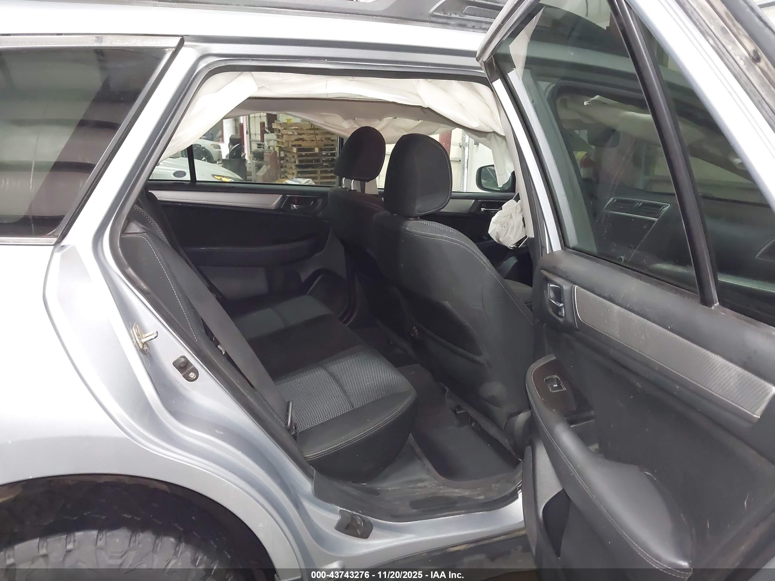 SUBARU OUTBACK image 8