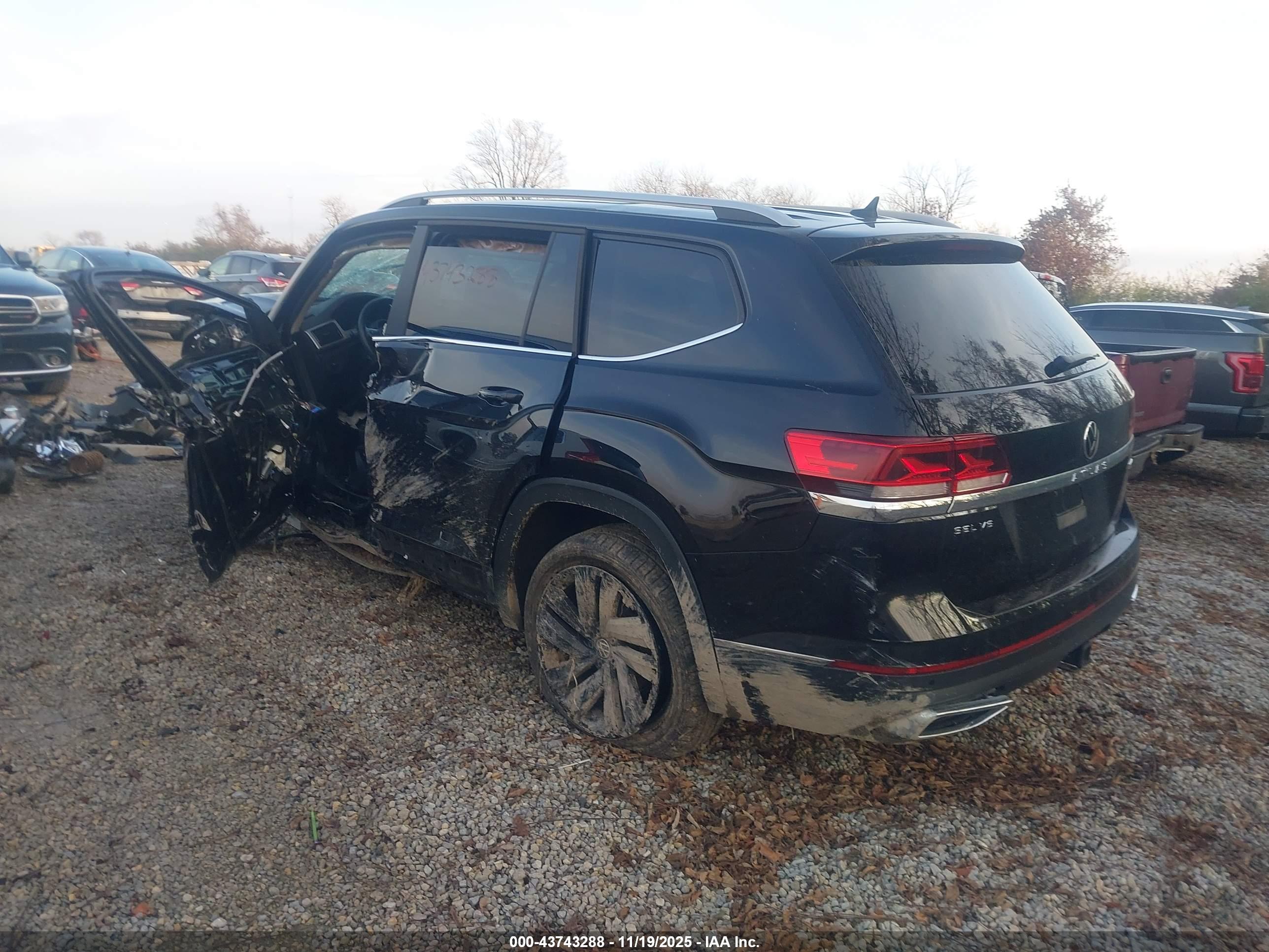 VOLKSWAGEN ATLAS image 3