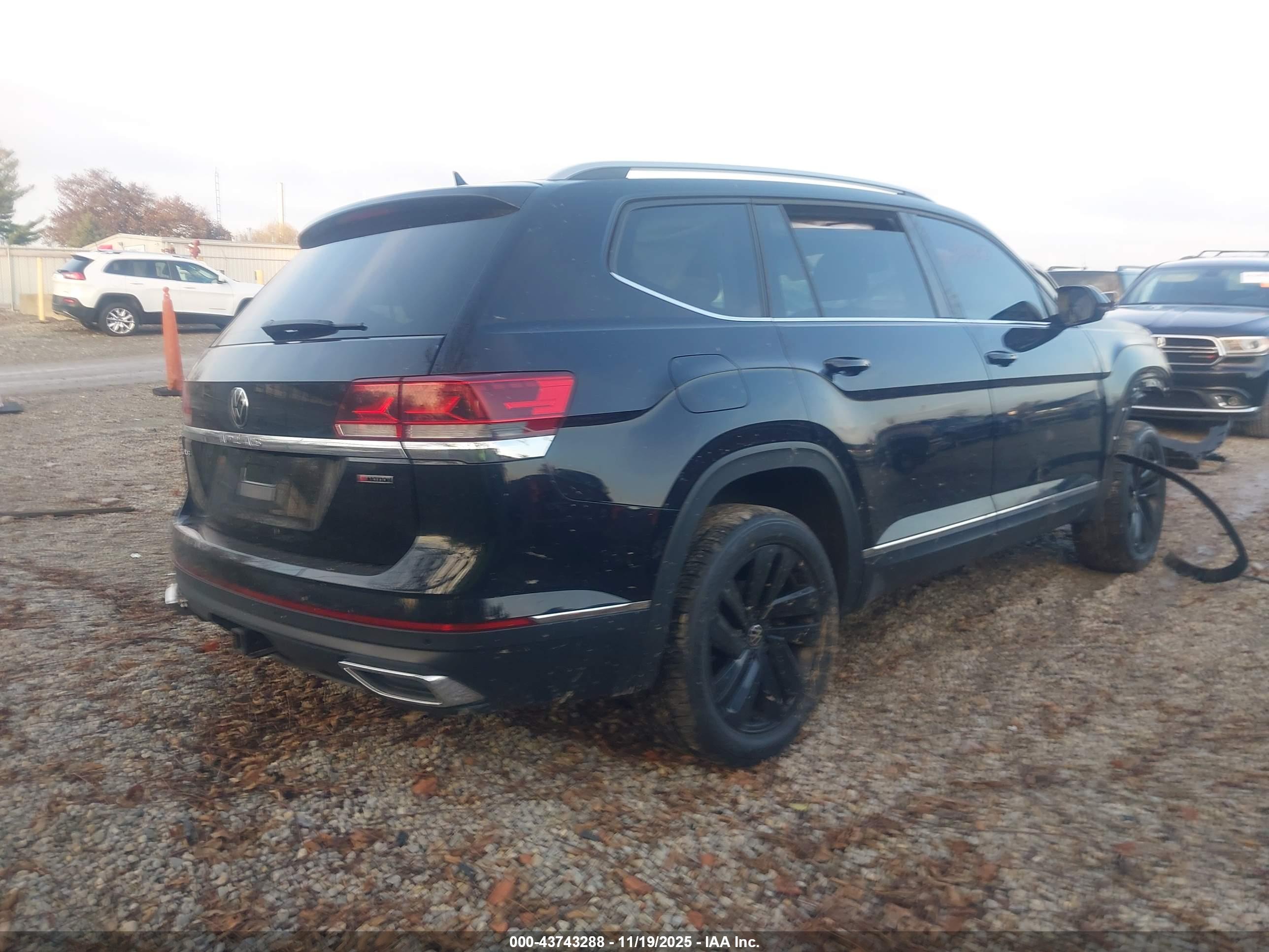 VOLKSWAGEN ATLAS image 4