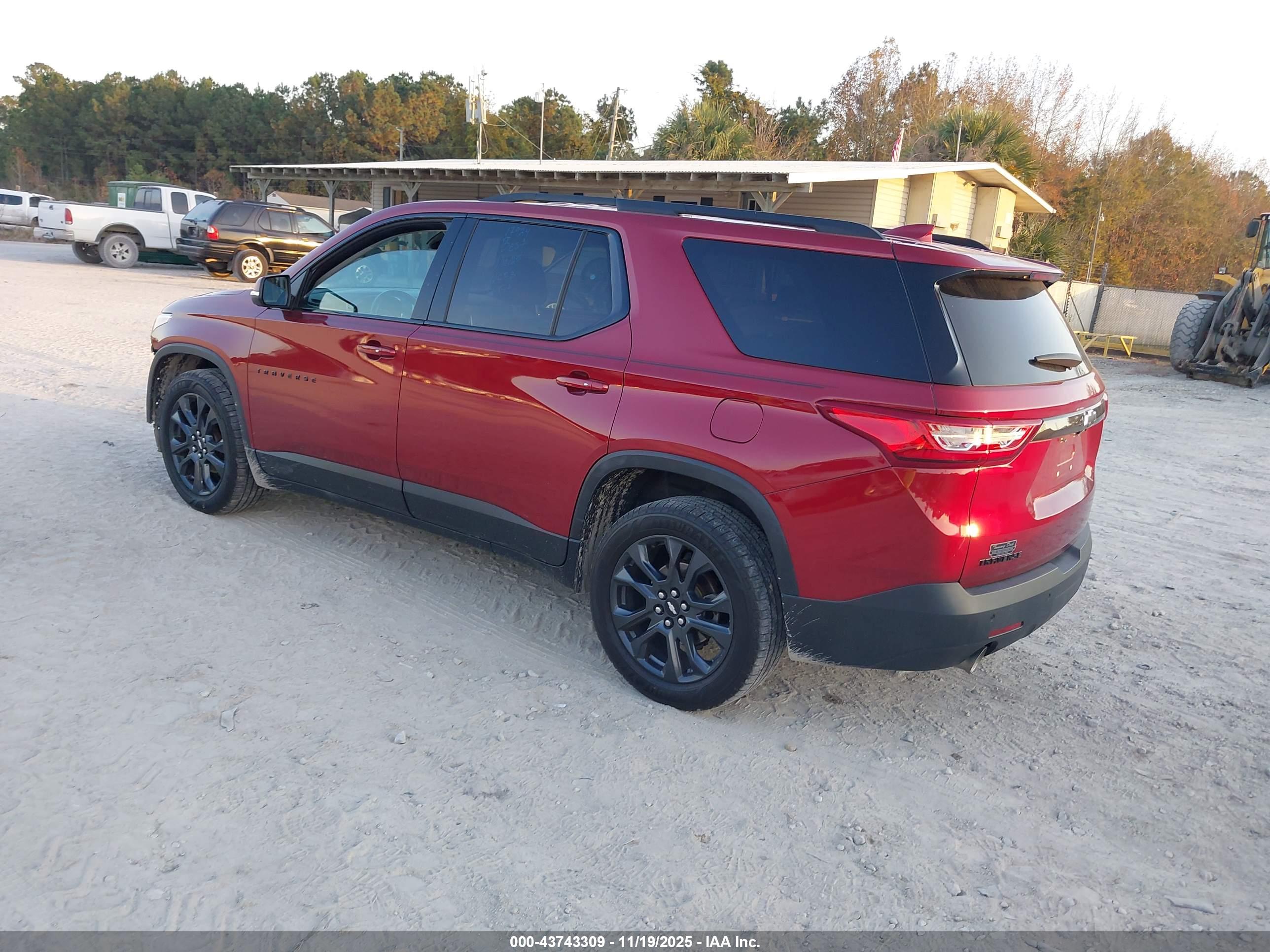 CHEVROLET TRAVERSE image 3