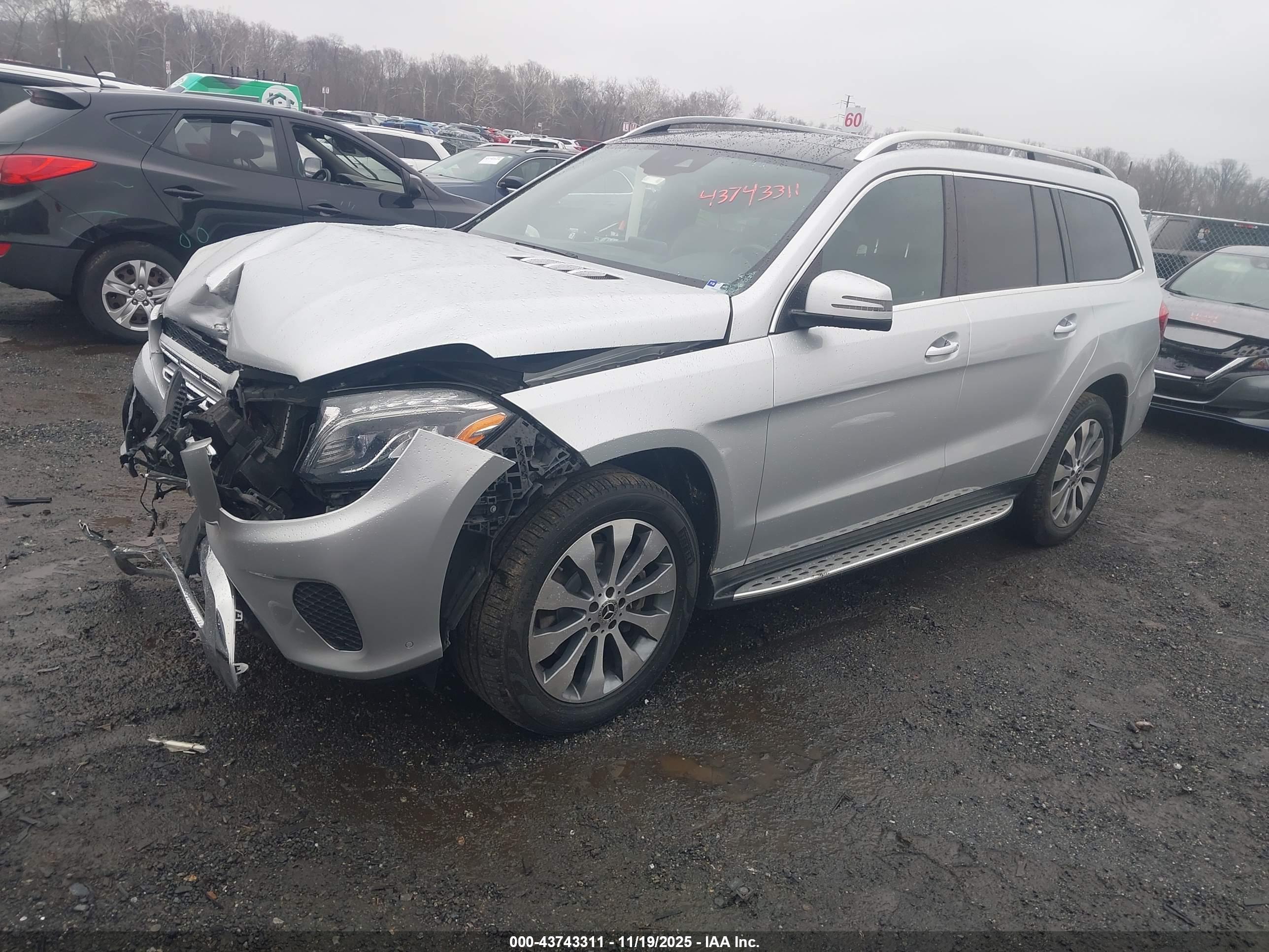 MERCEDES-BENZ GLS image 2