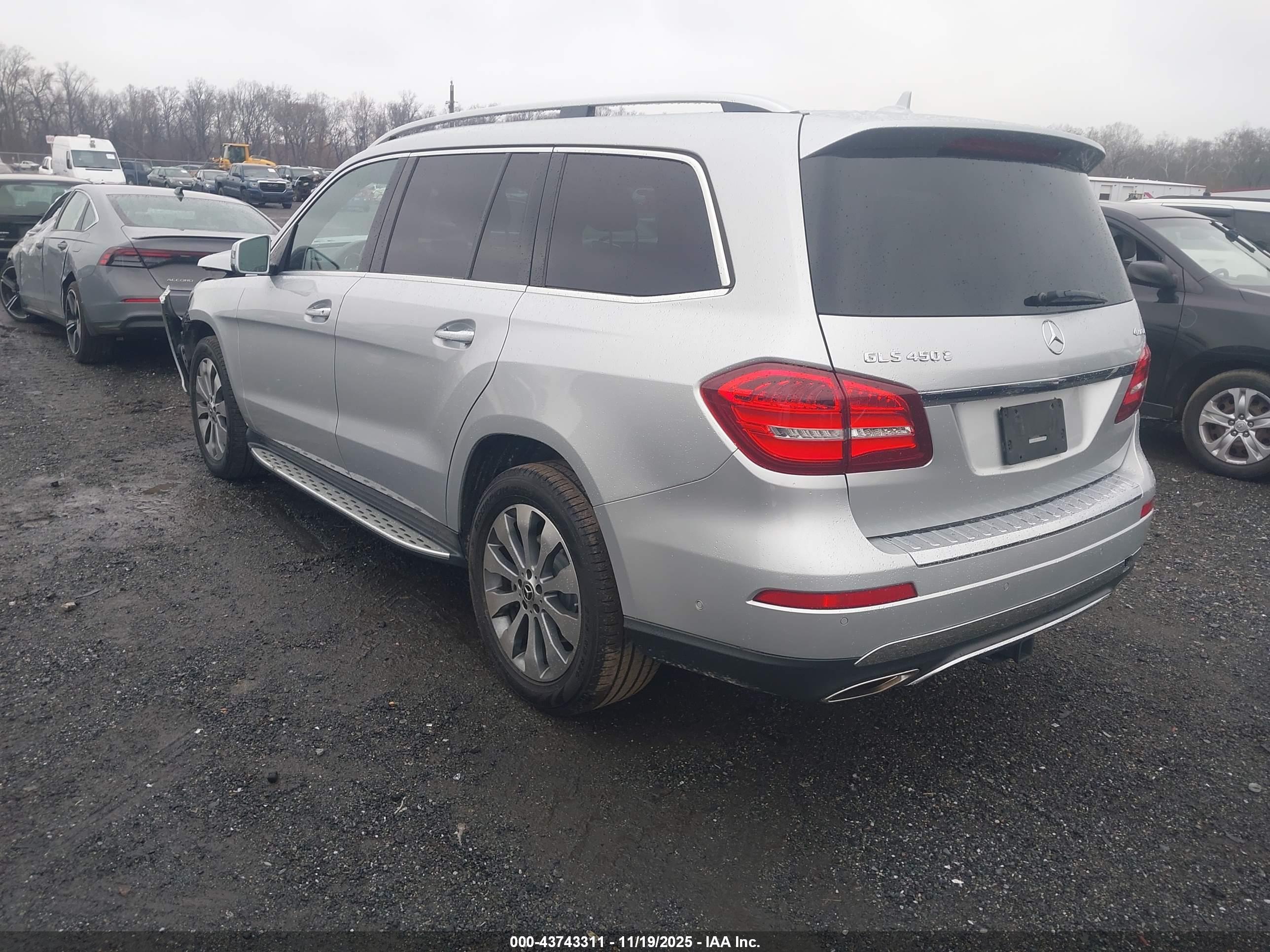 MERCEDES-BENZ GLS image 3