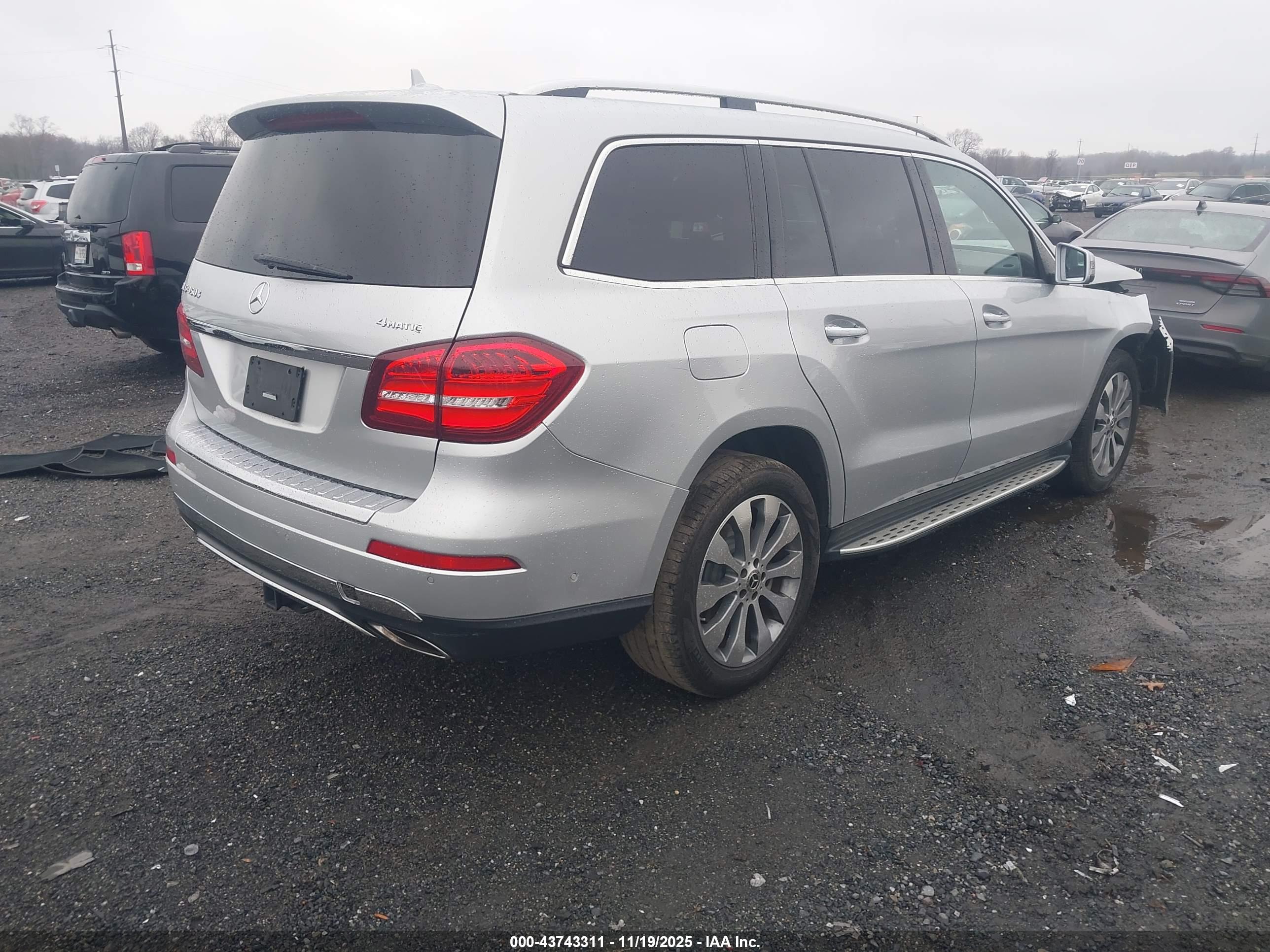 MERCEDES-BENZ GLS image 4