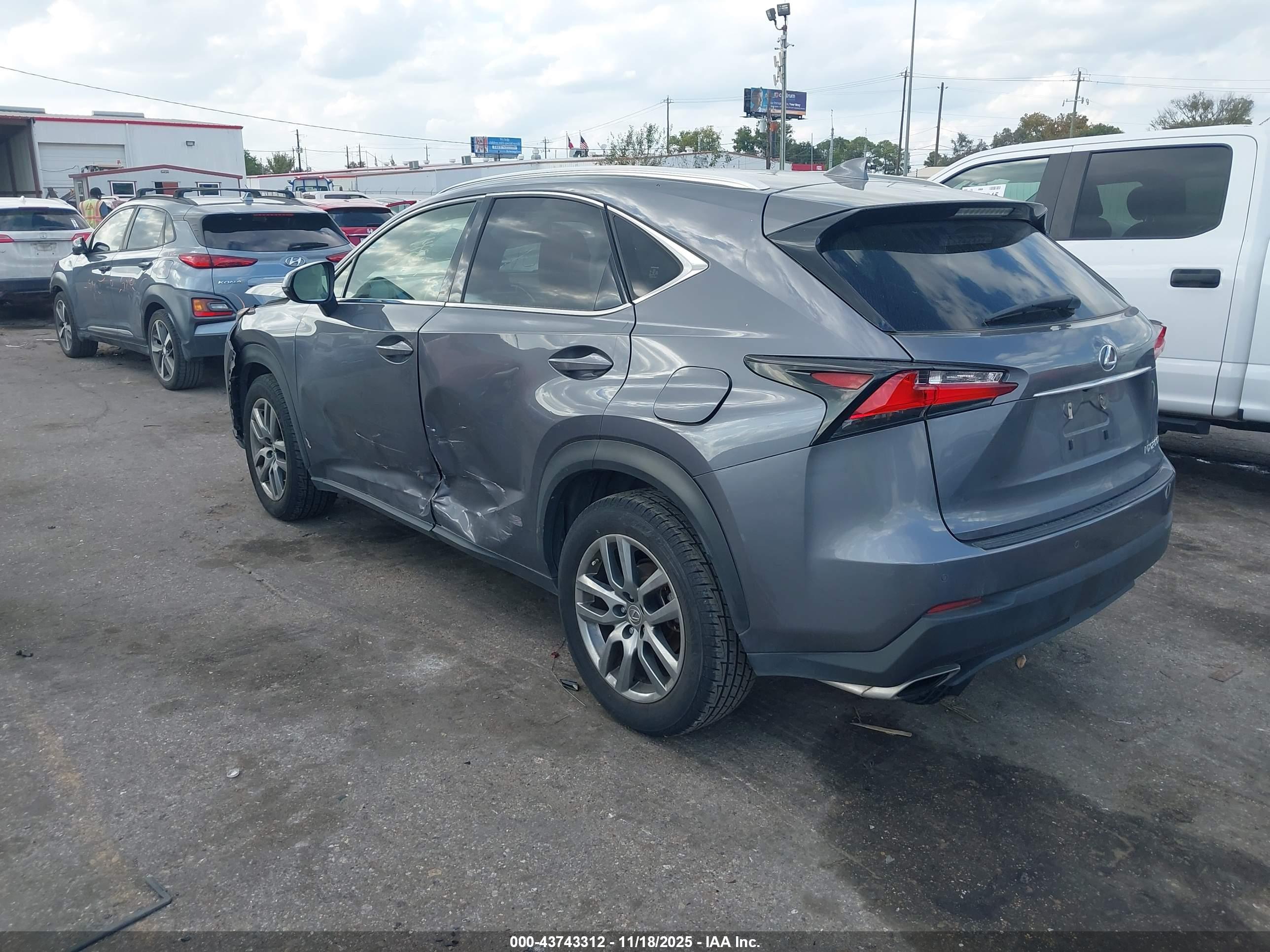 LEXUS NX image 3