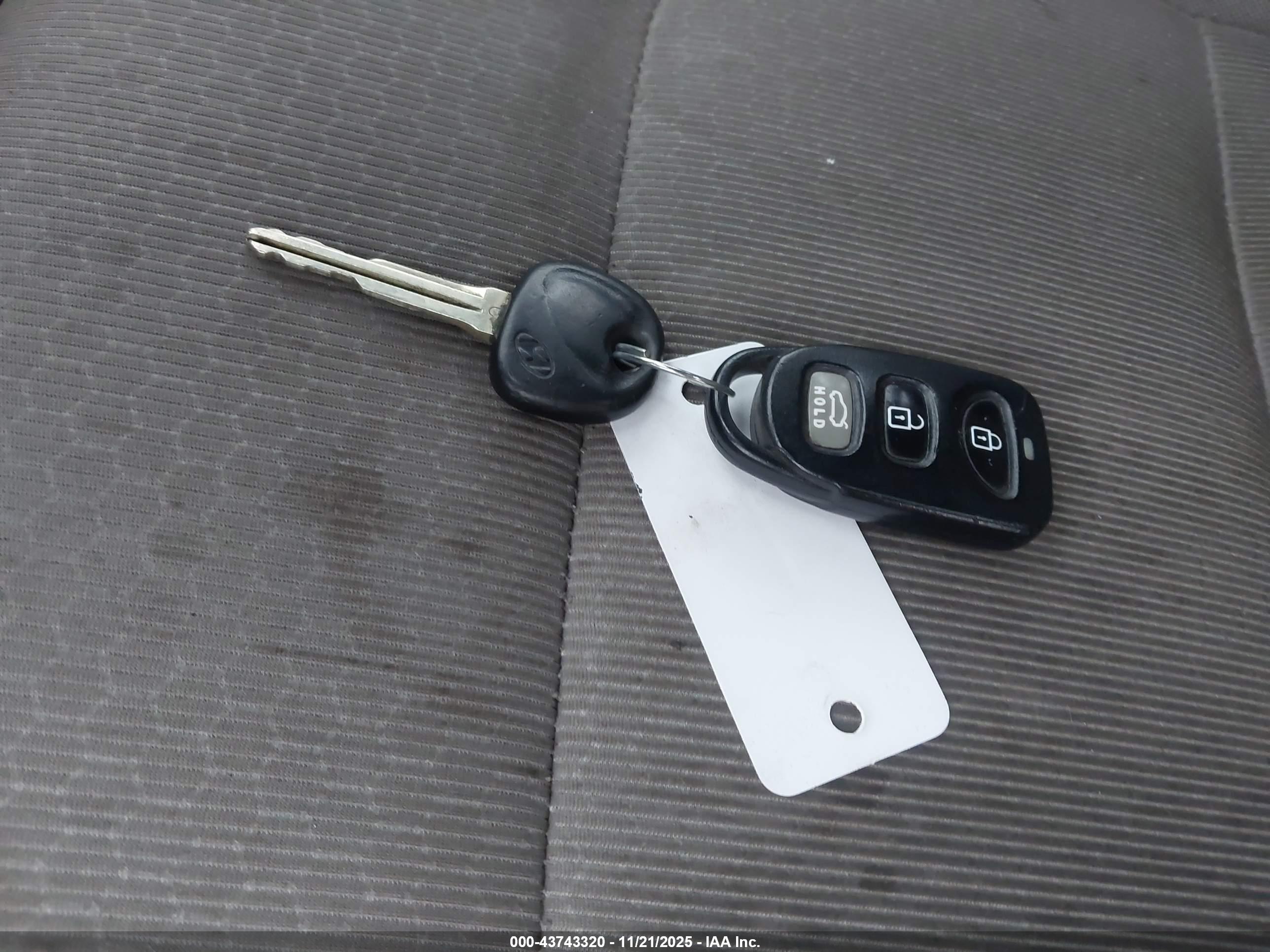 HYUNDAI ELANTRA image 11