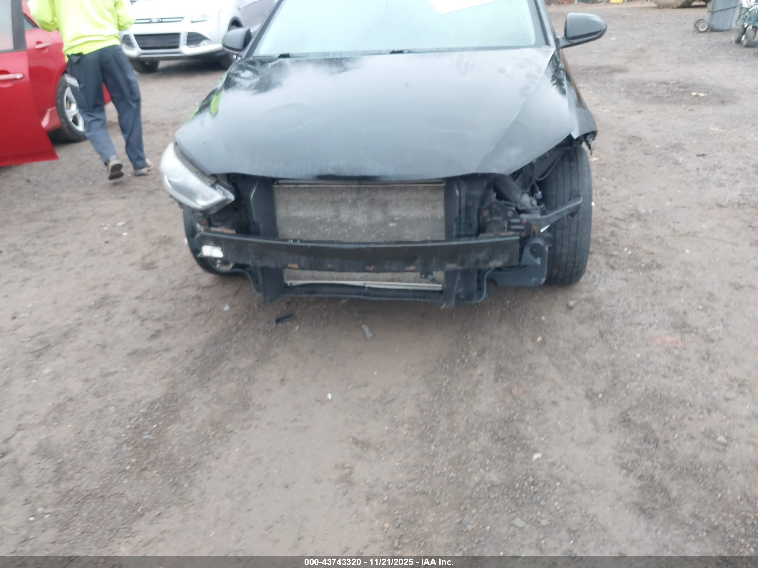 HYUNDAI ELANTRA image 6