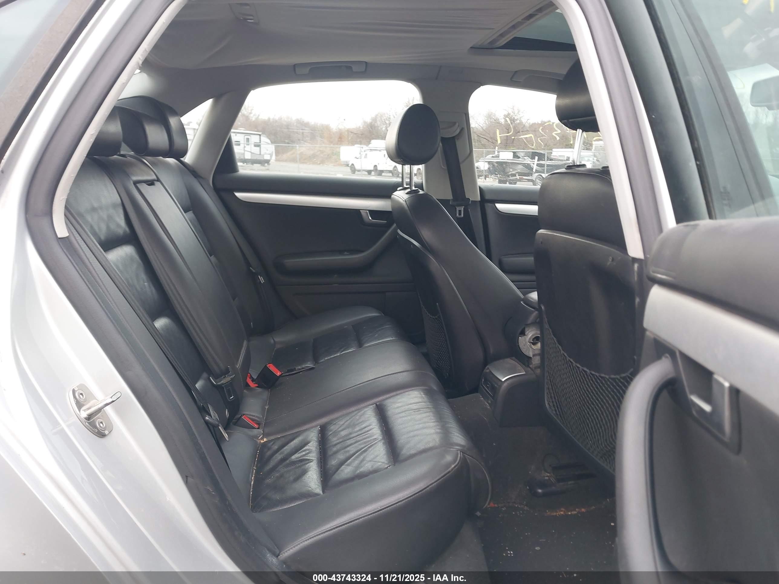 AUDI A4 image 8