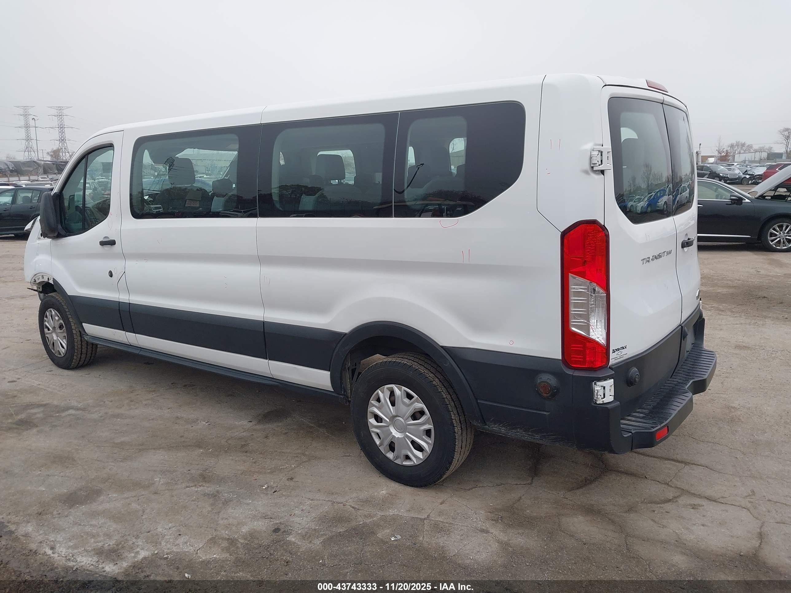 FORD TRANSIT-350 image 3