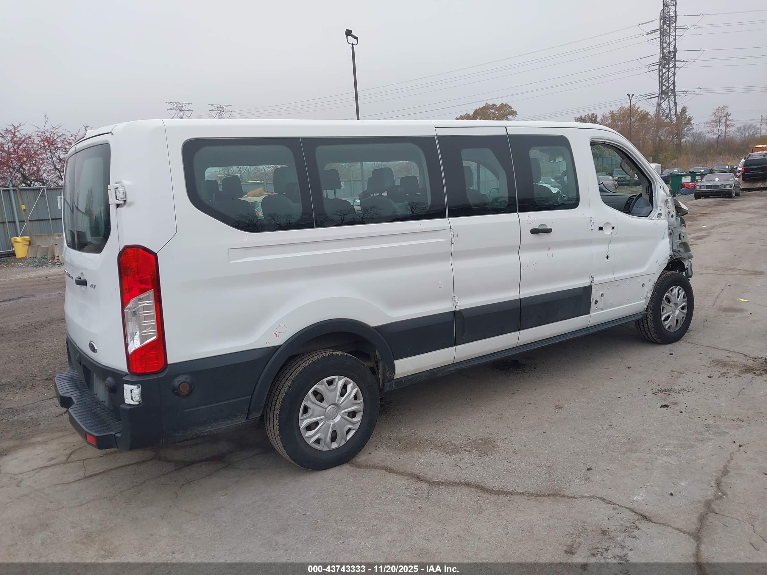 FORD TRANSIT-350 image 4