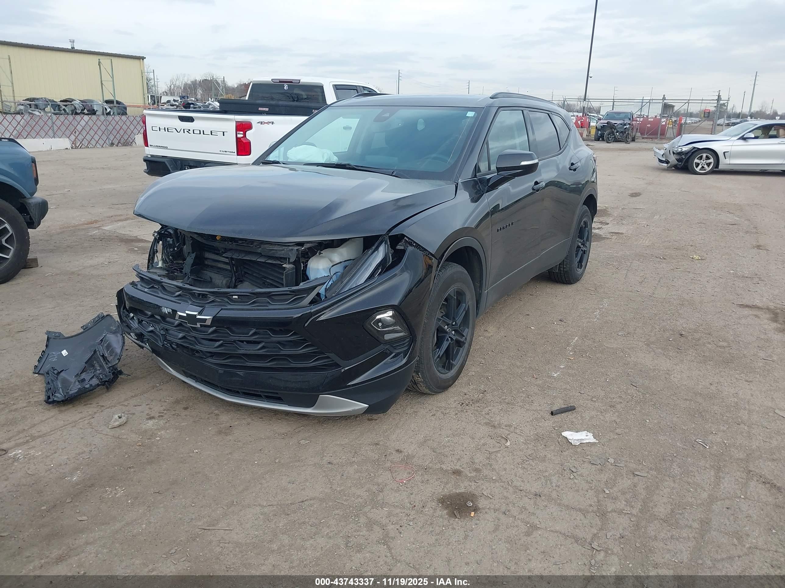 CHEVROLET BLAZER image 2