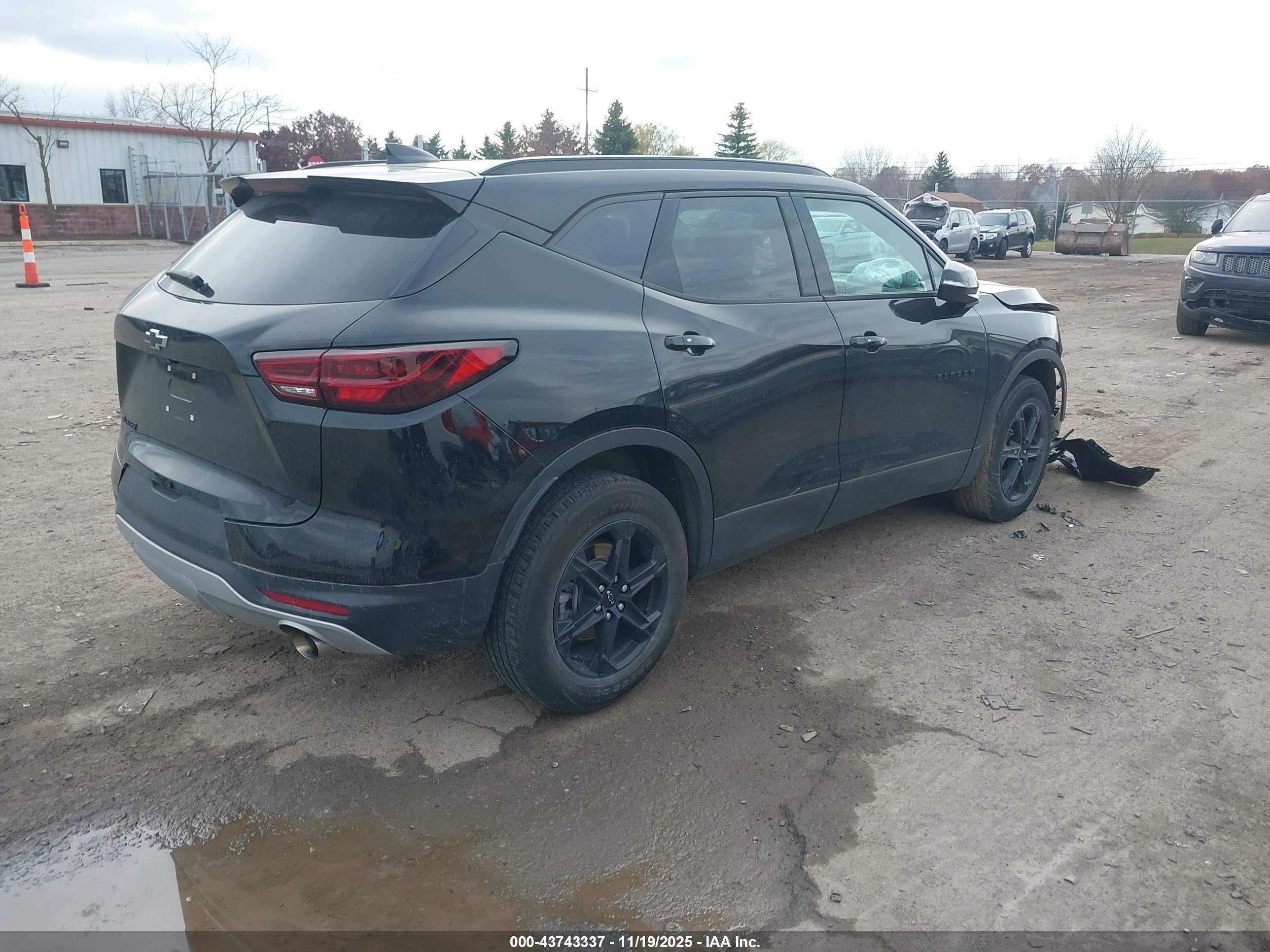 CHEVROLET BLAZER image 4
