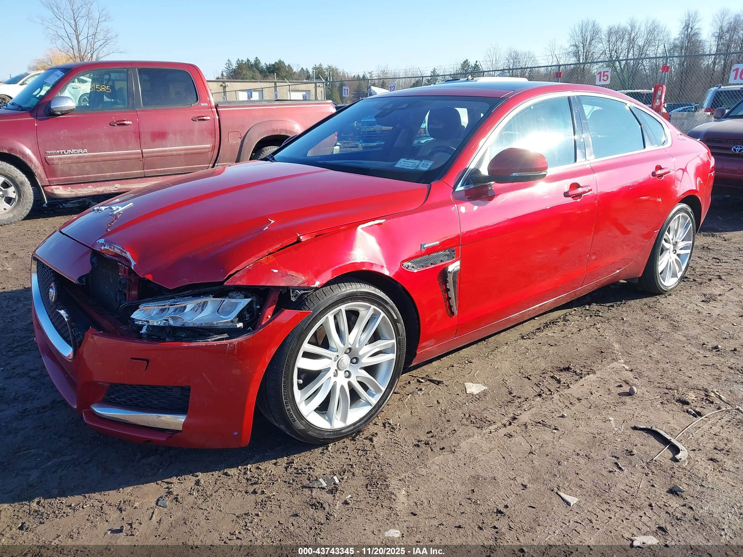 JAGUAR XF image 2