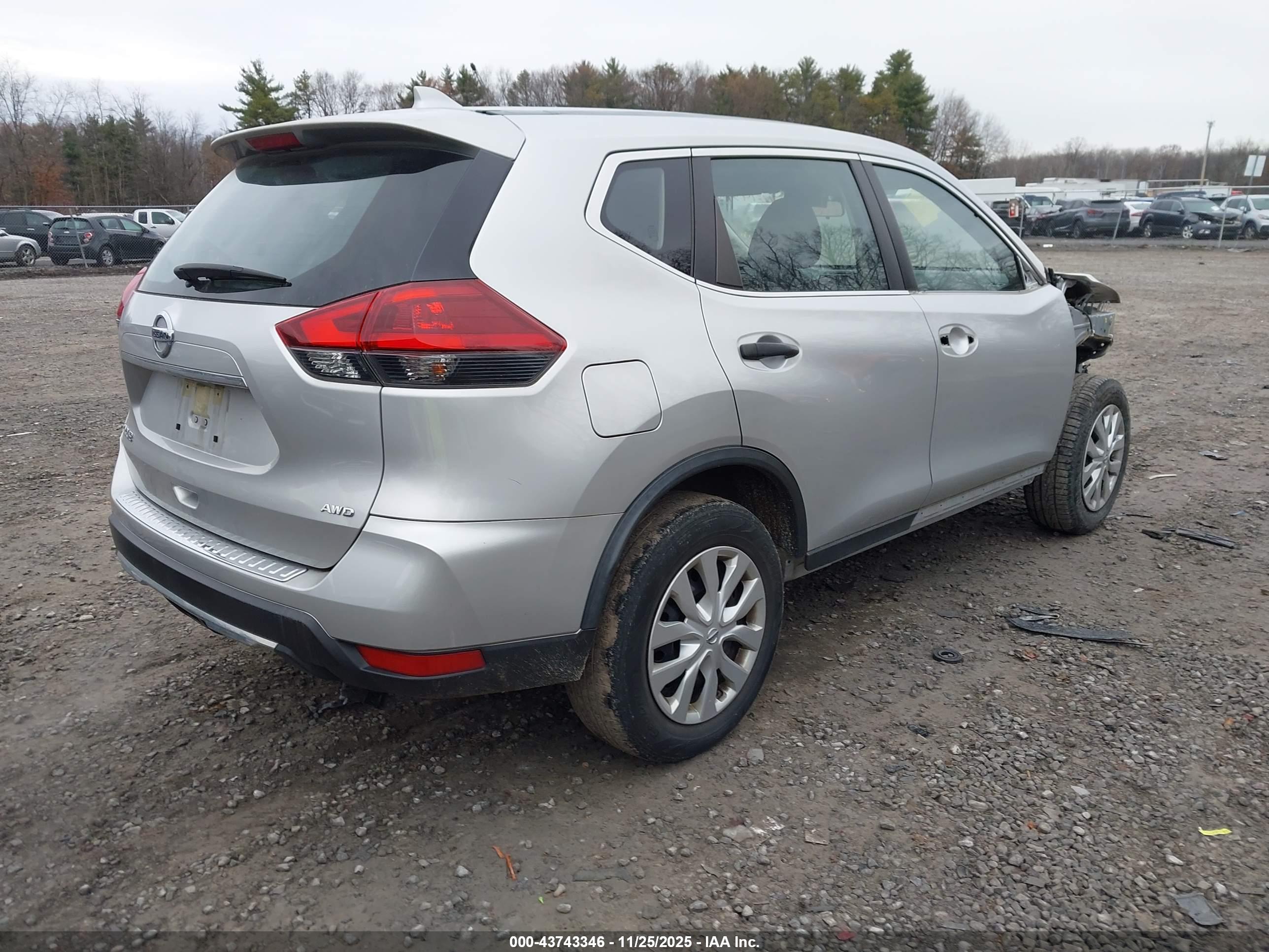 NISSAN ROGUE image 4