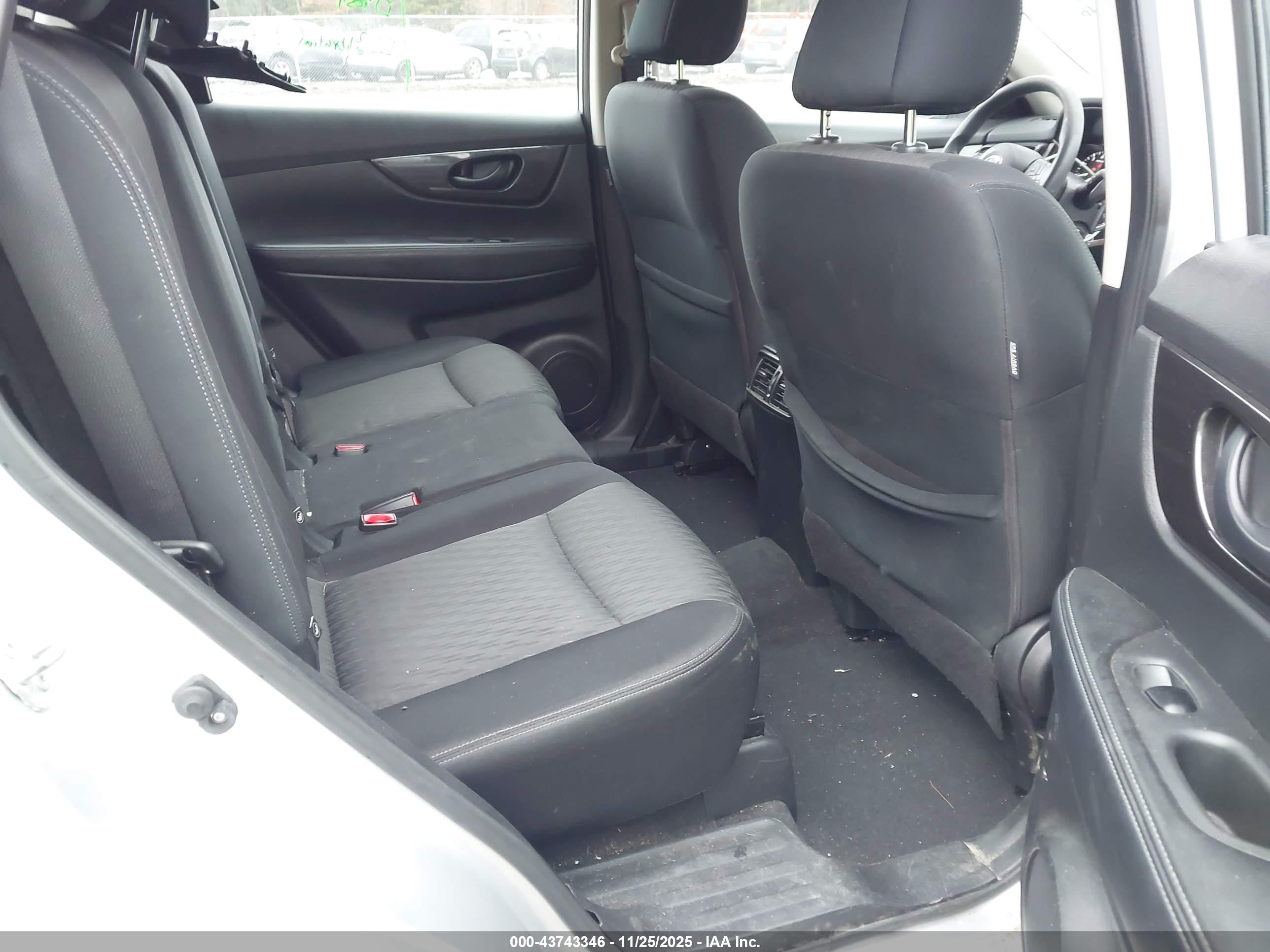 NISSAN ROGUE image 8