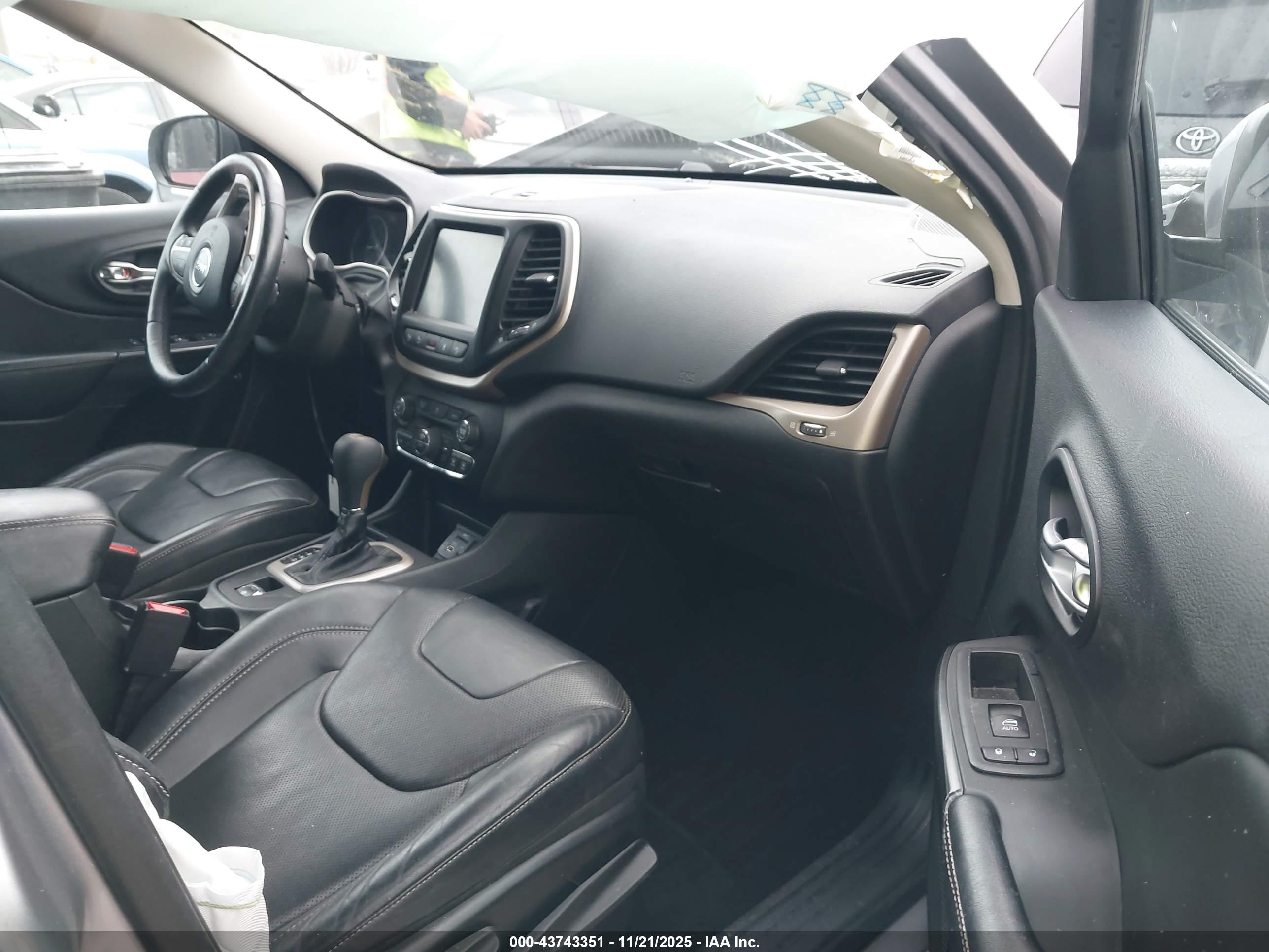 JEEP CHEROKEE image 5