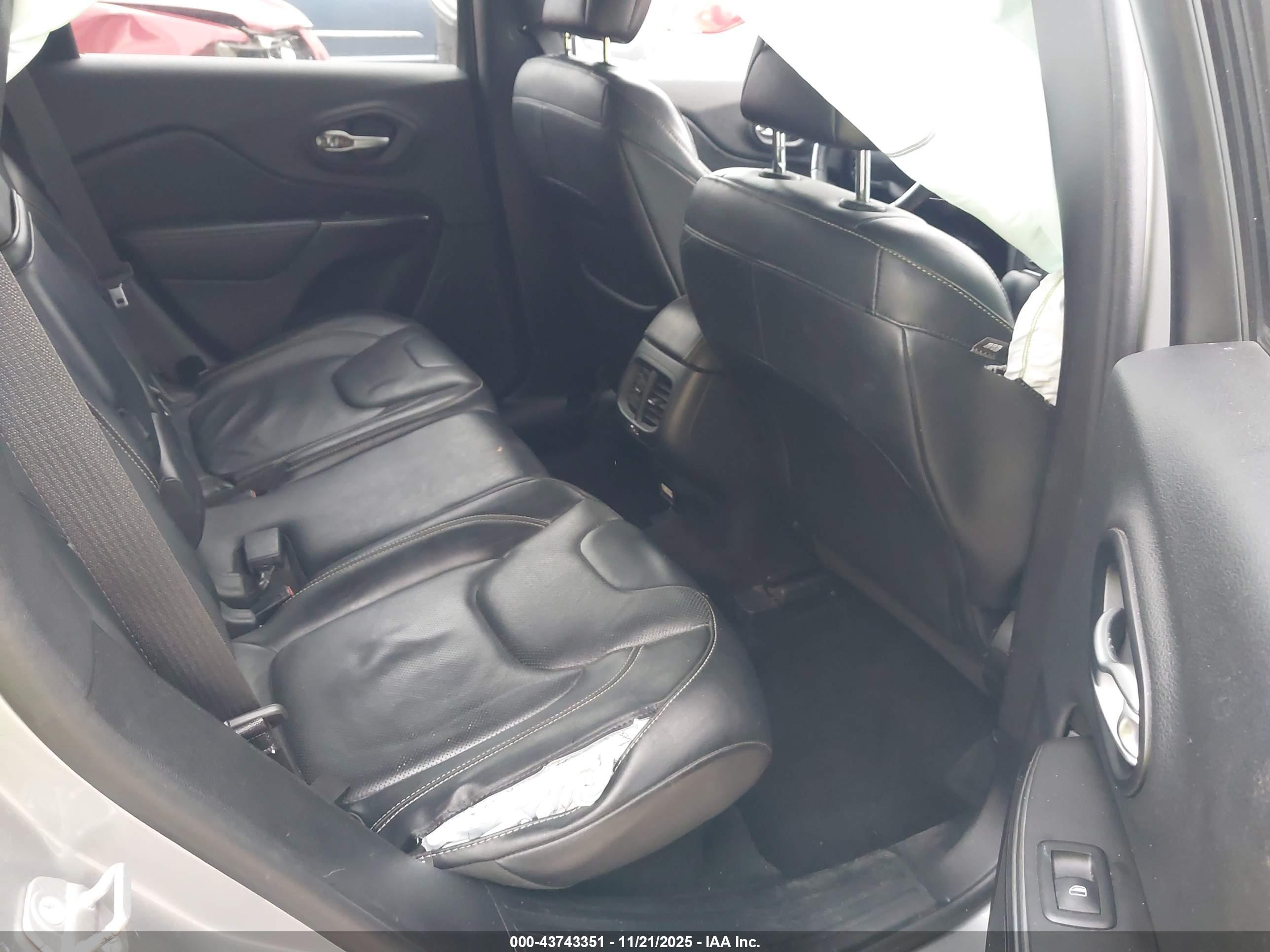 JEEP CHEROKEE image 8