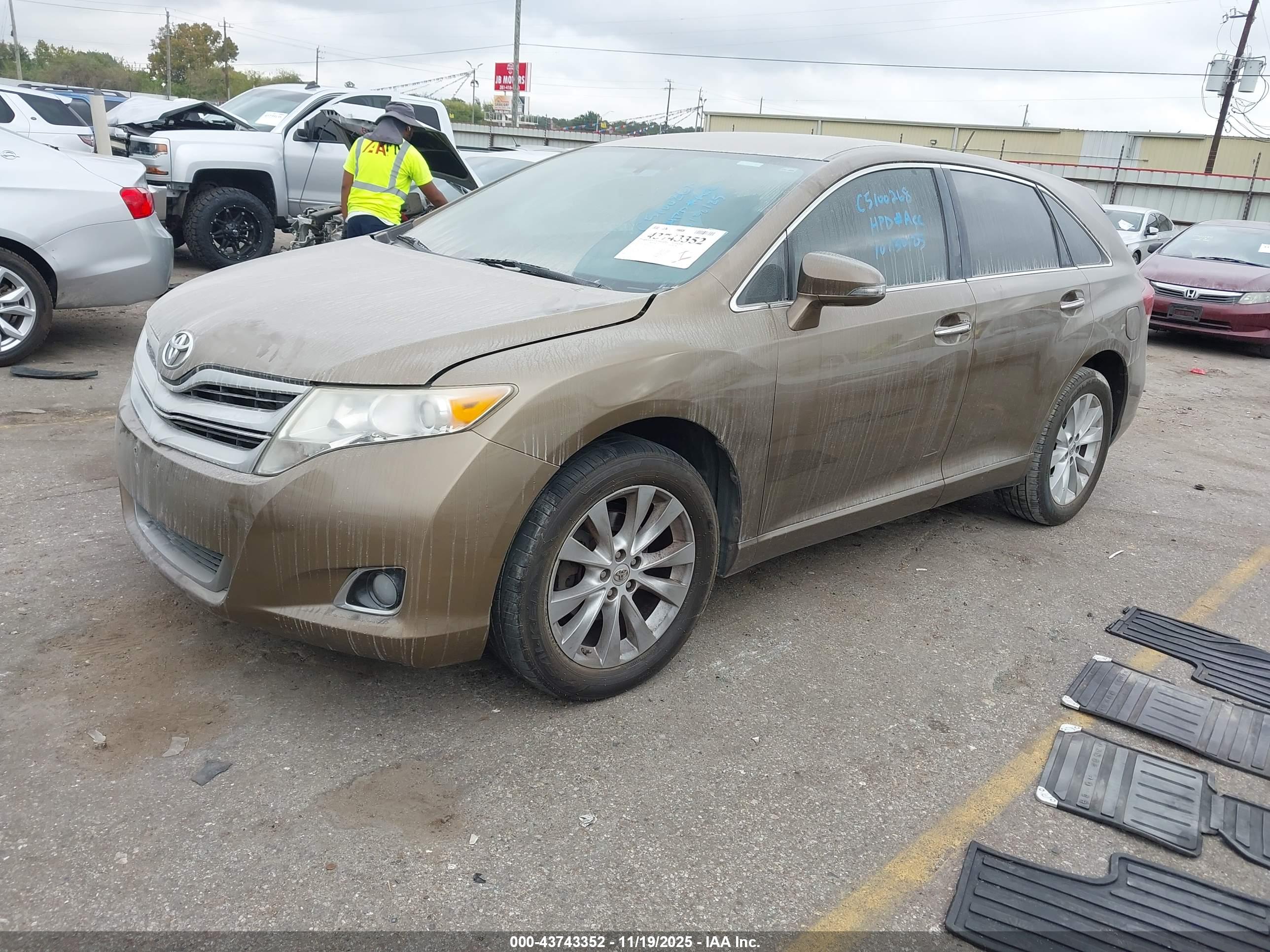 TOYOTA VENZA image 2