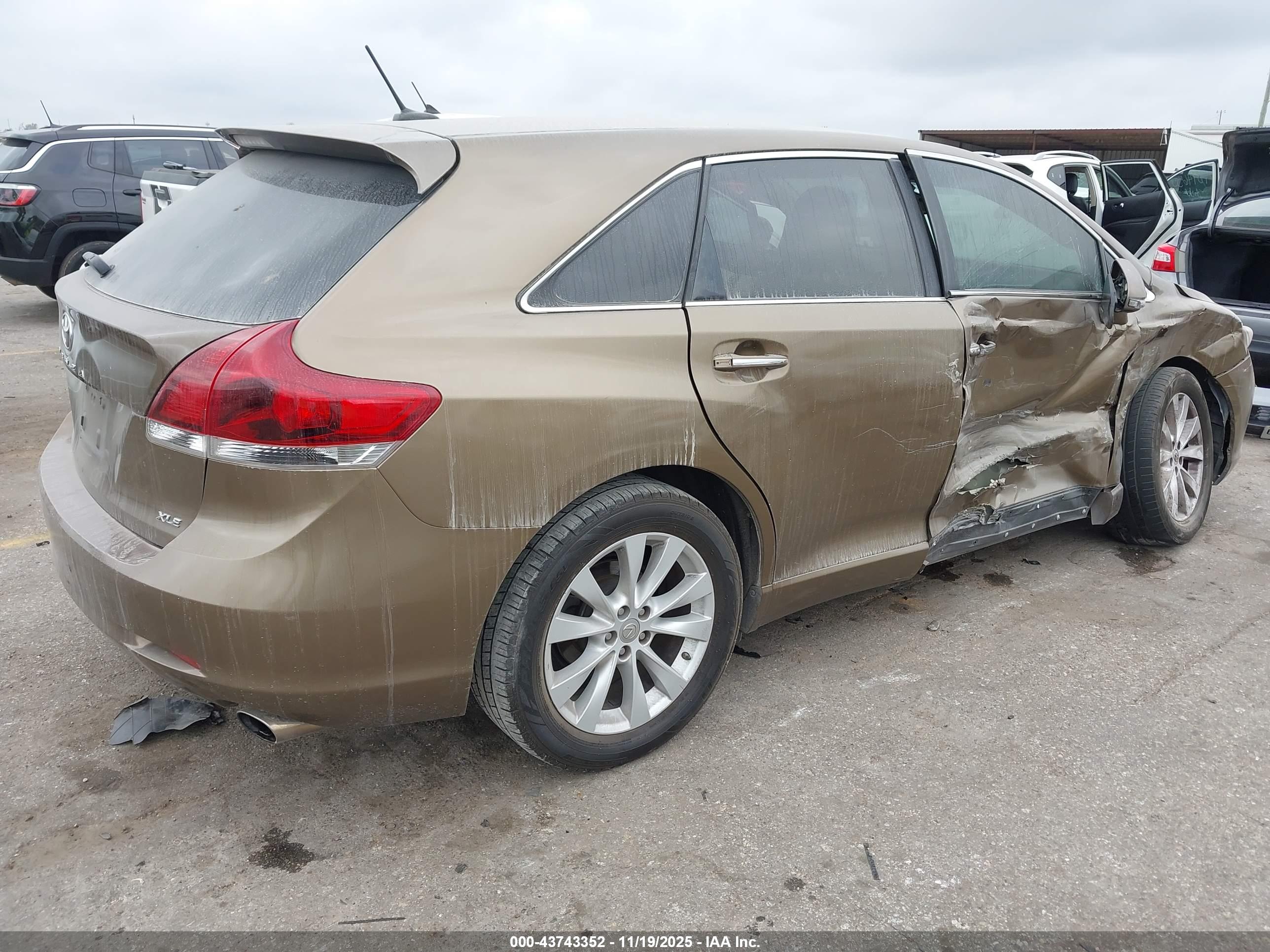 TOYOTA VENZA image 4