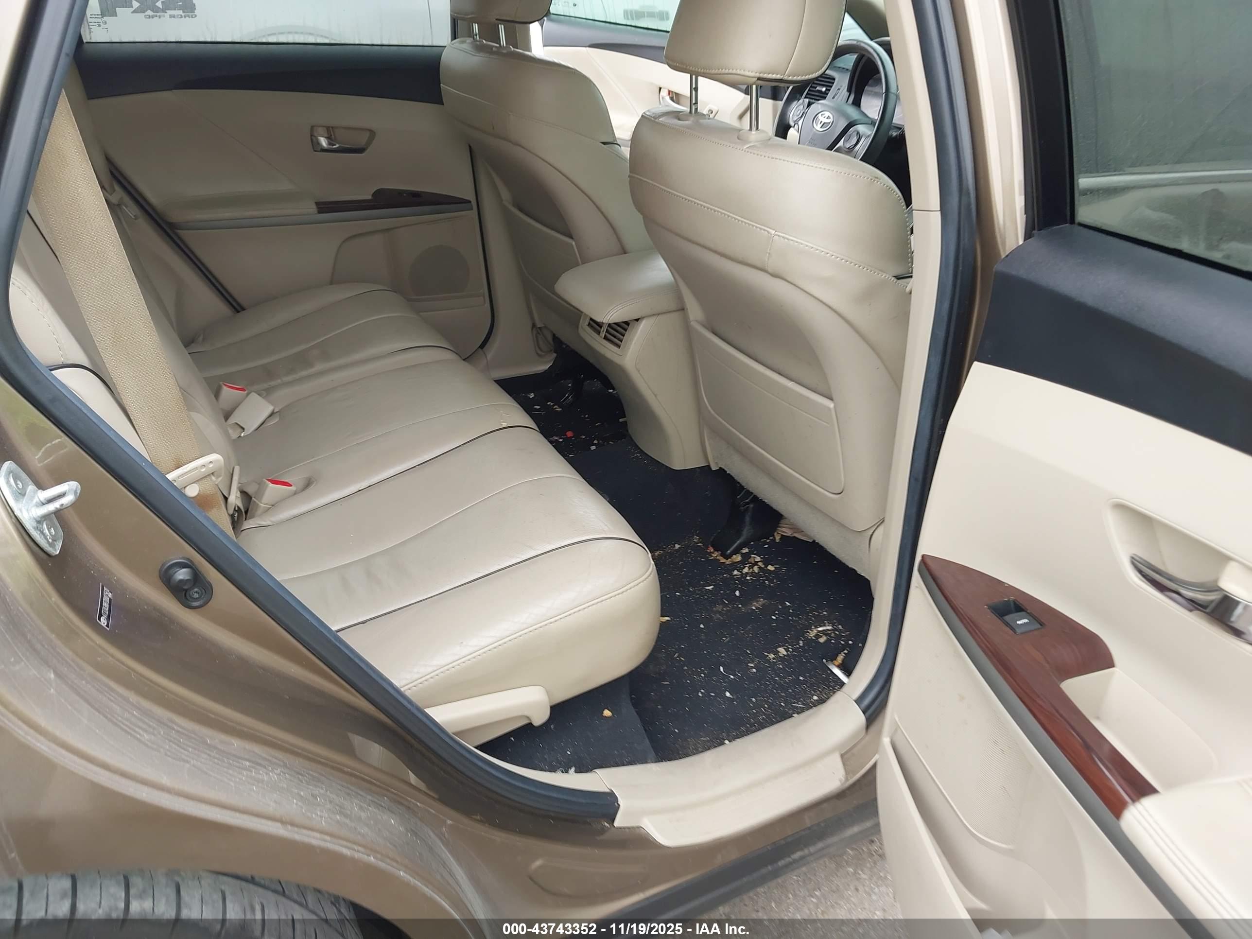 TOYOTA VENZA image 8