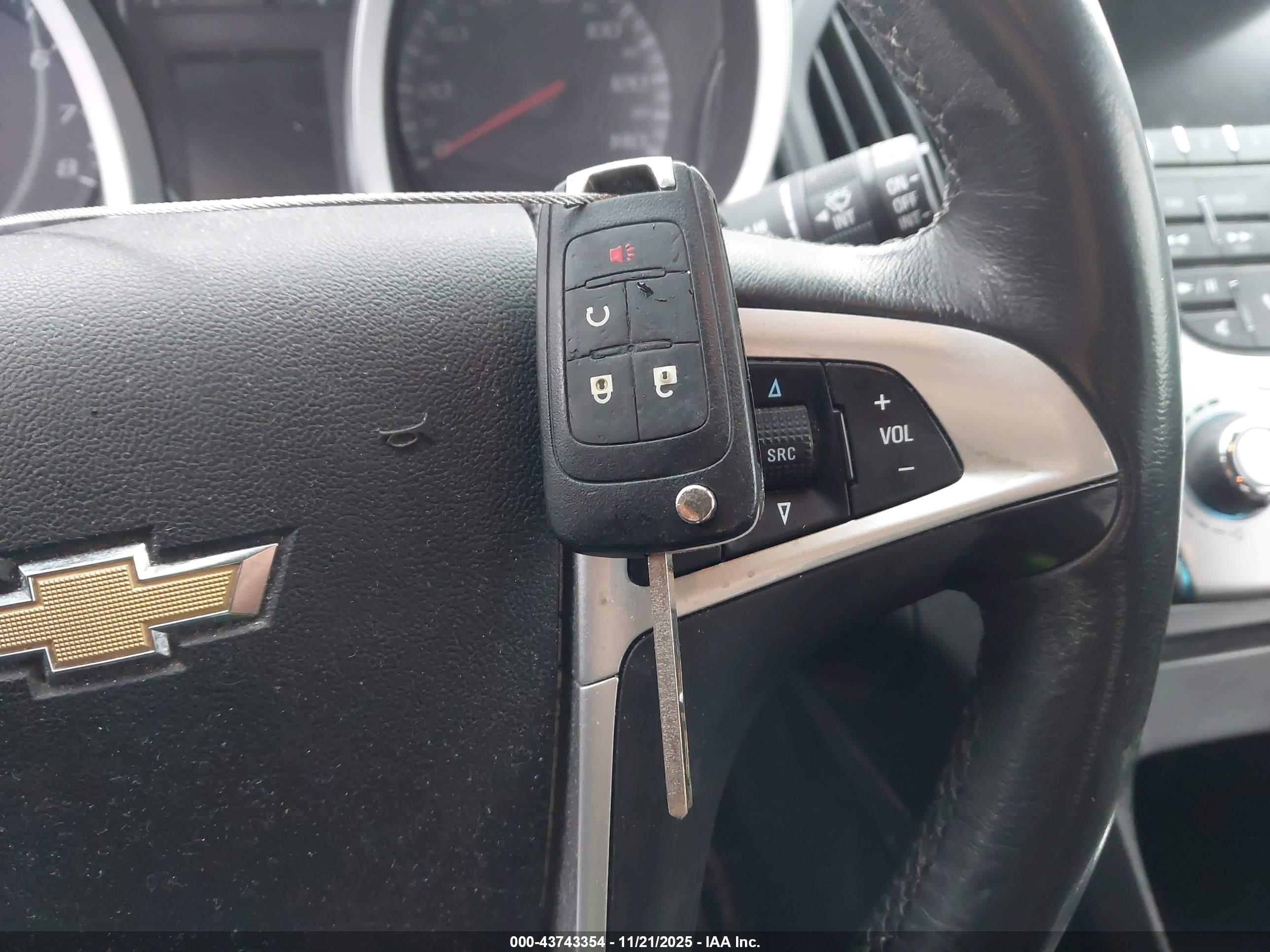 CHEVROLET EQUINOX image 11