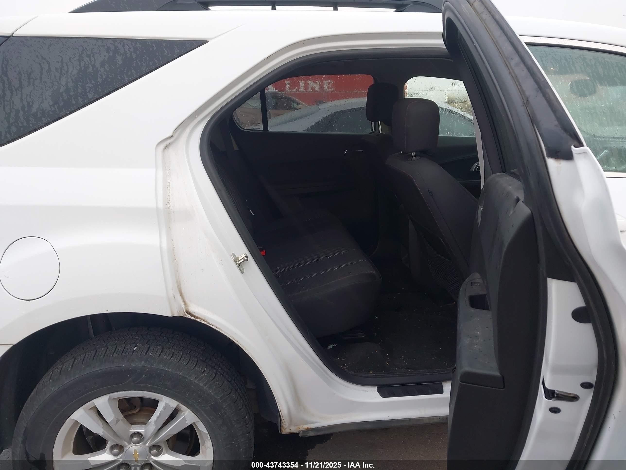 CHEVROLET EQUINOX image 8
