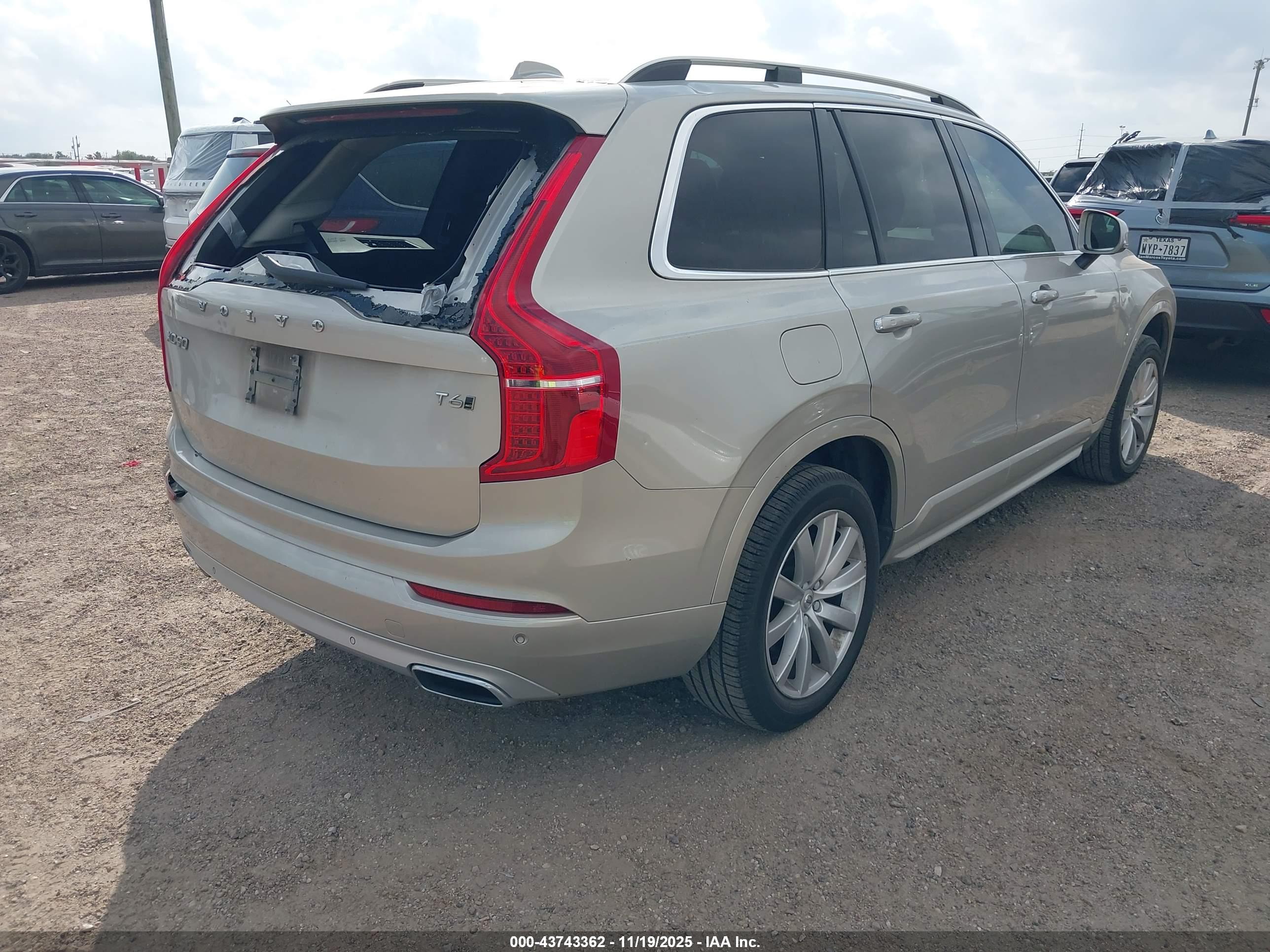 VOLVO XC90 image 4