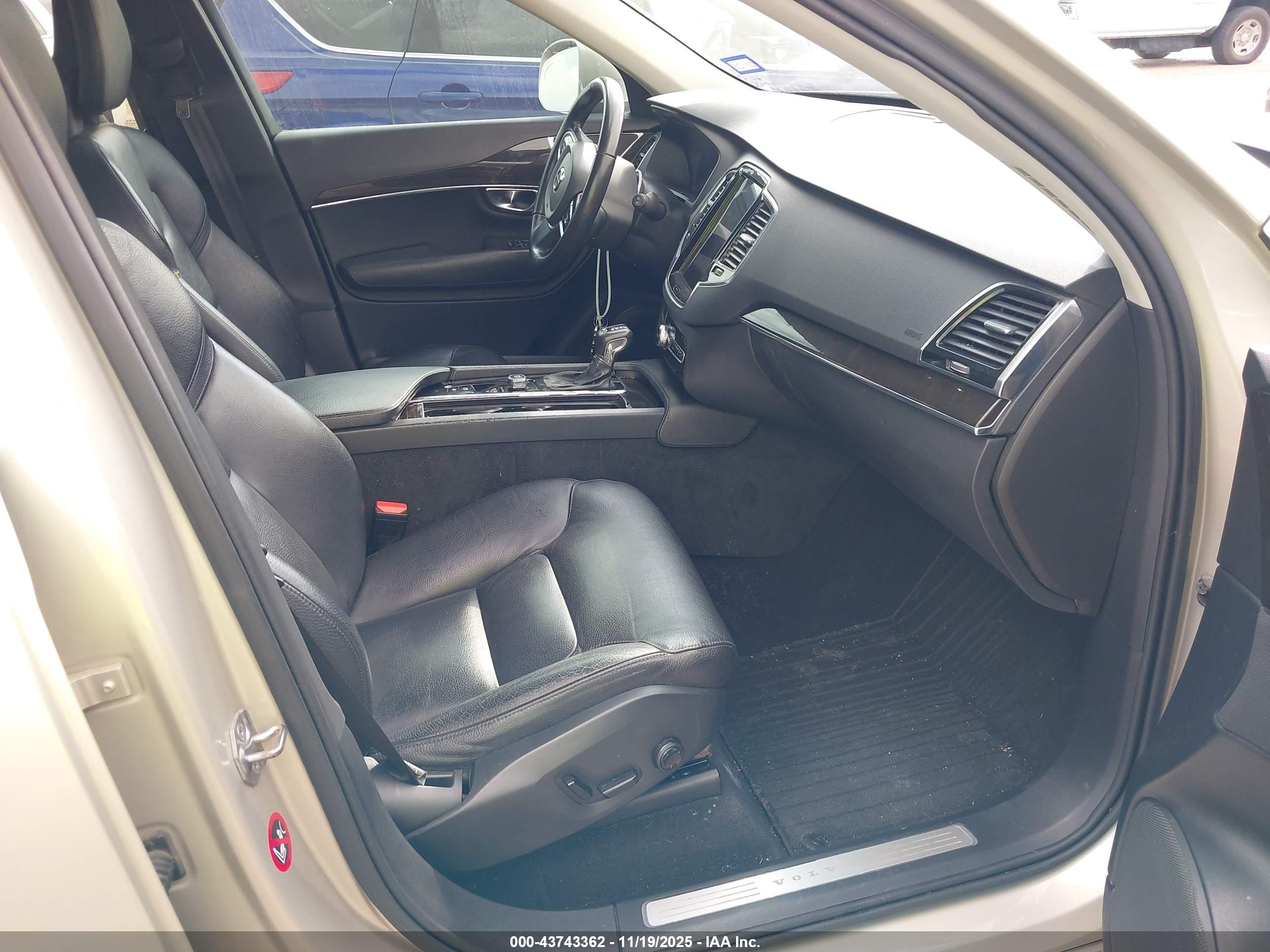 VOLVO XC90 image 5