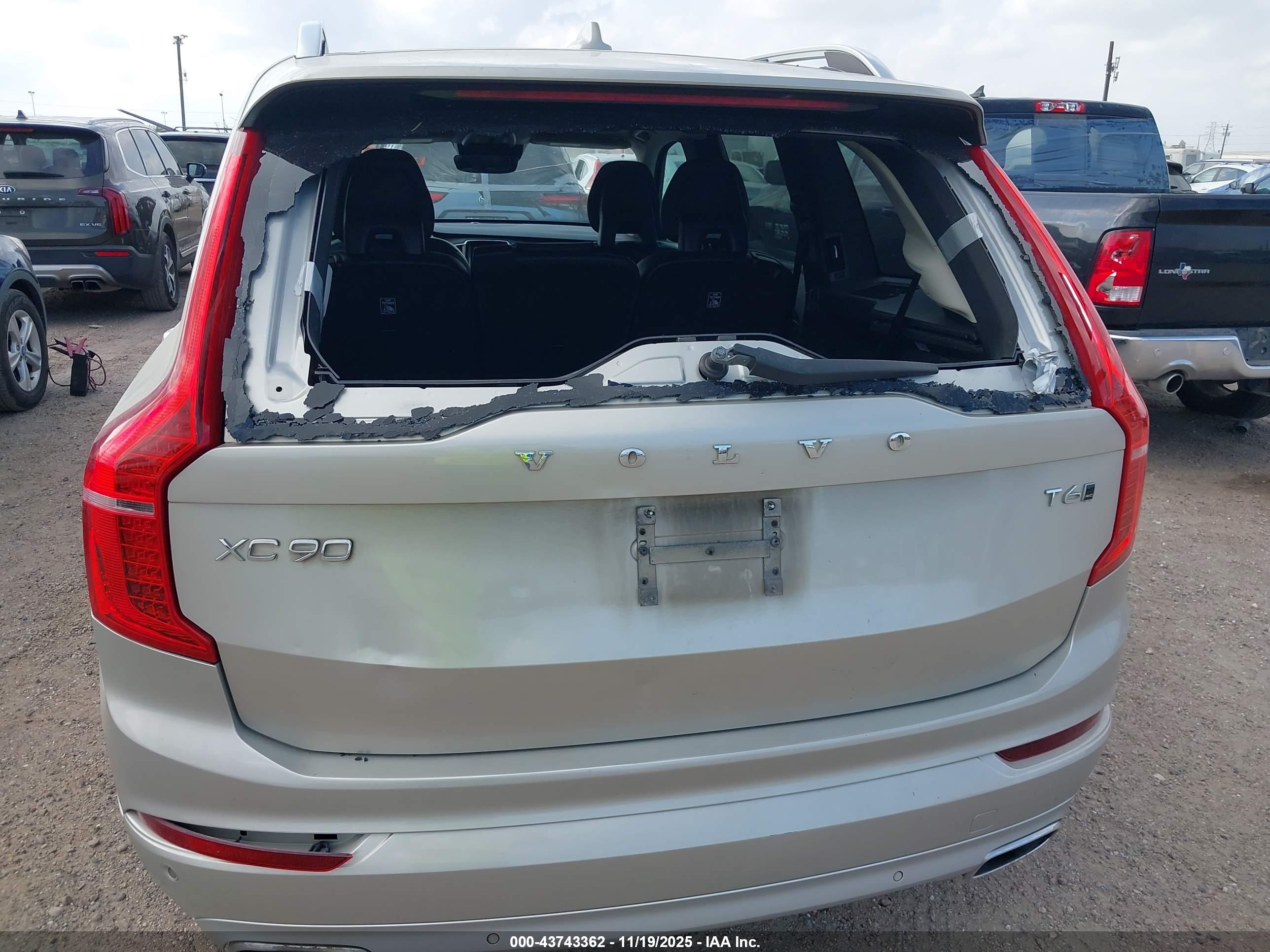 VOLVO XC90 image 6