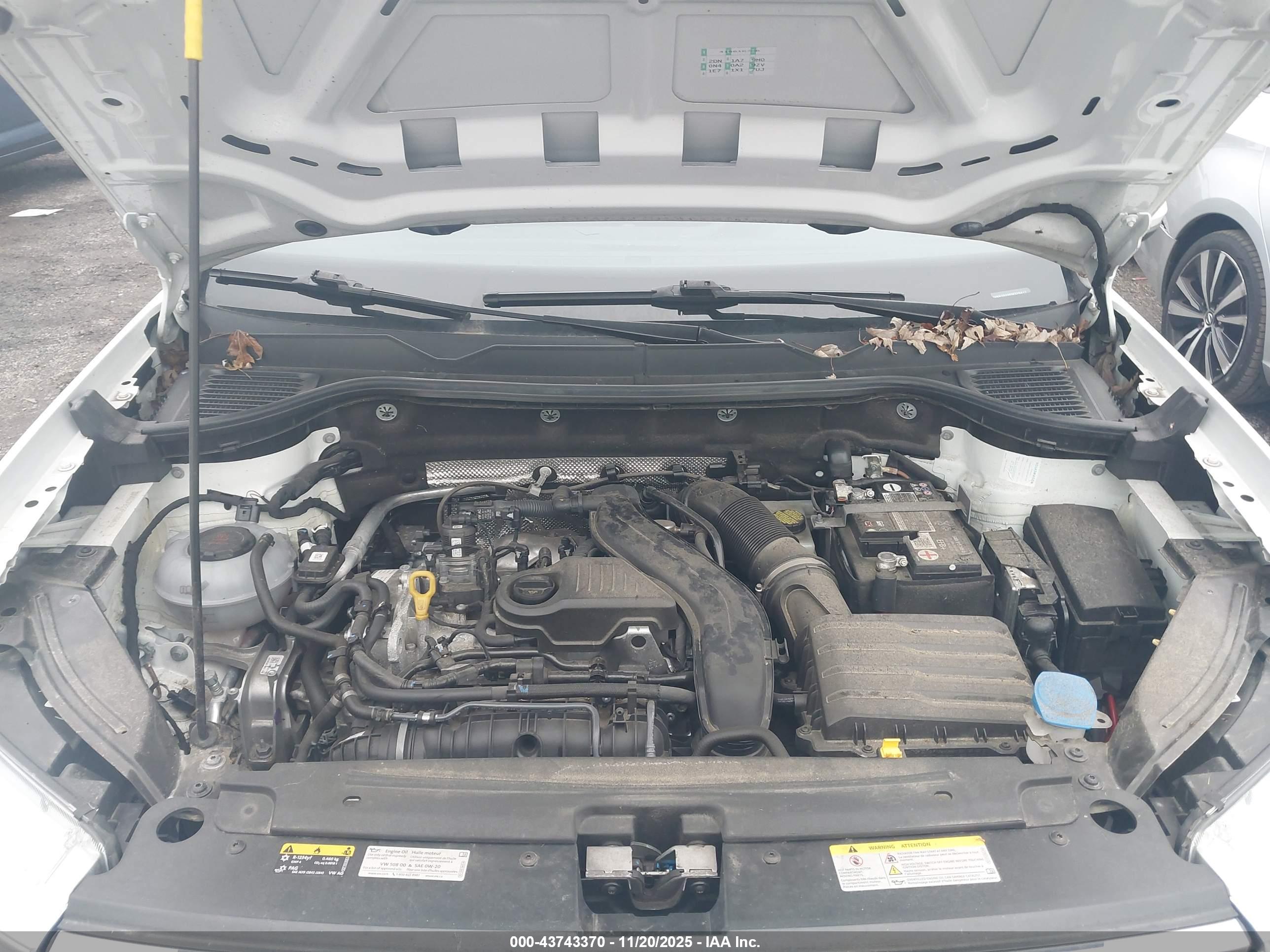 VOLKSWAGEN TAOS image 10